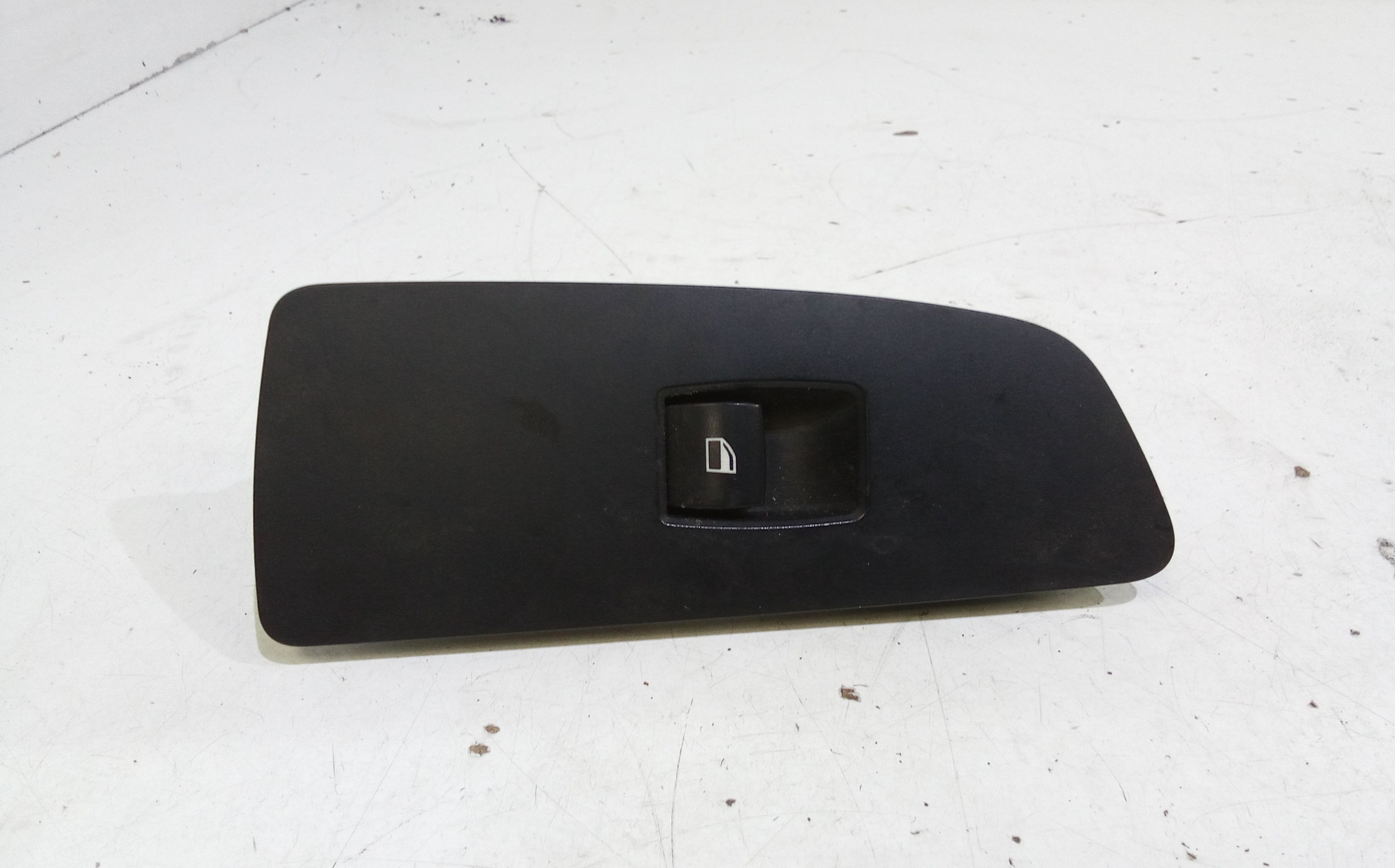 Interruttore Alzacristalli Porta Ant. Destro 61316970242 Usato