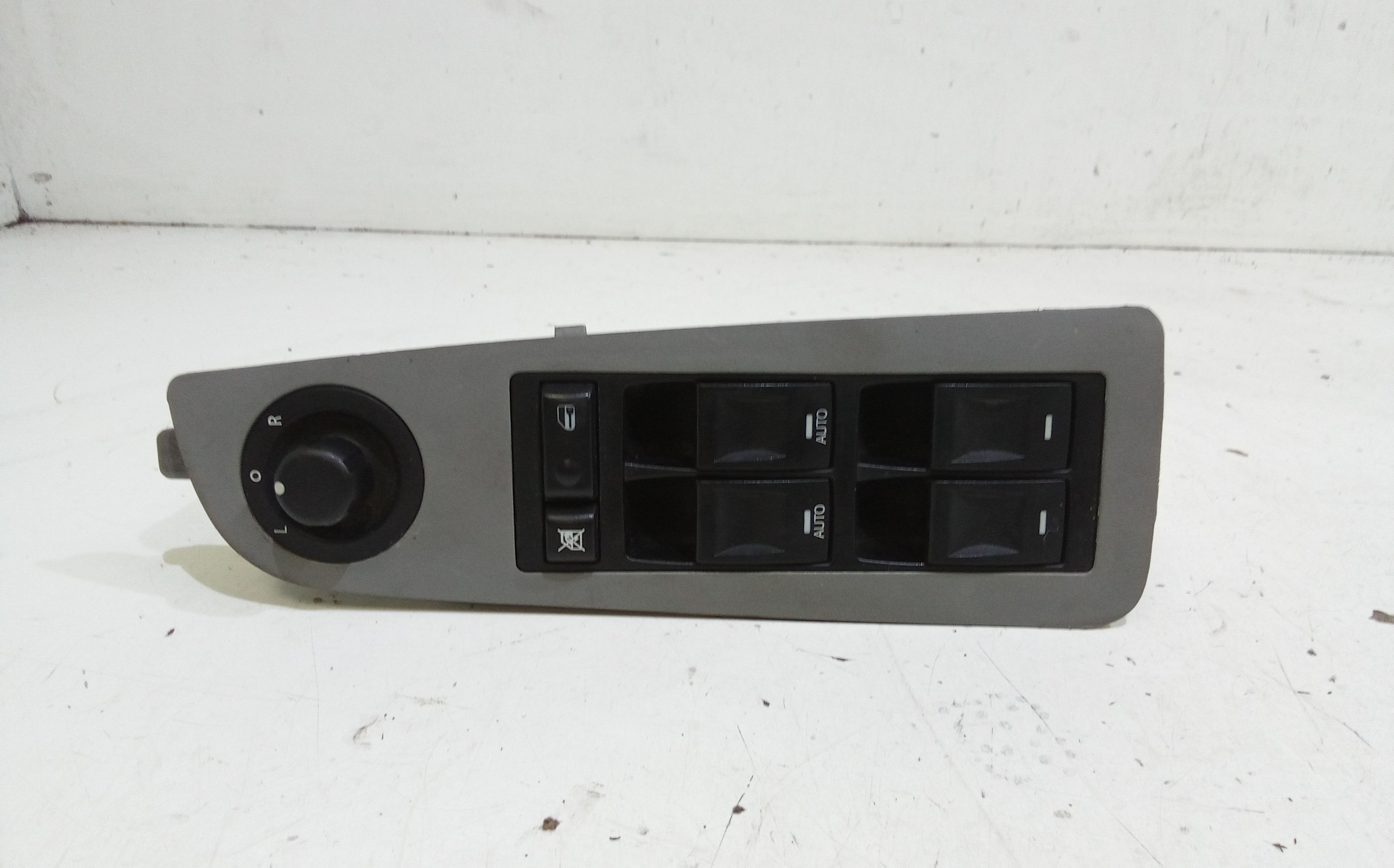 Interruttore Alzacristalli Porta Ant. Sinistro Usato