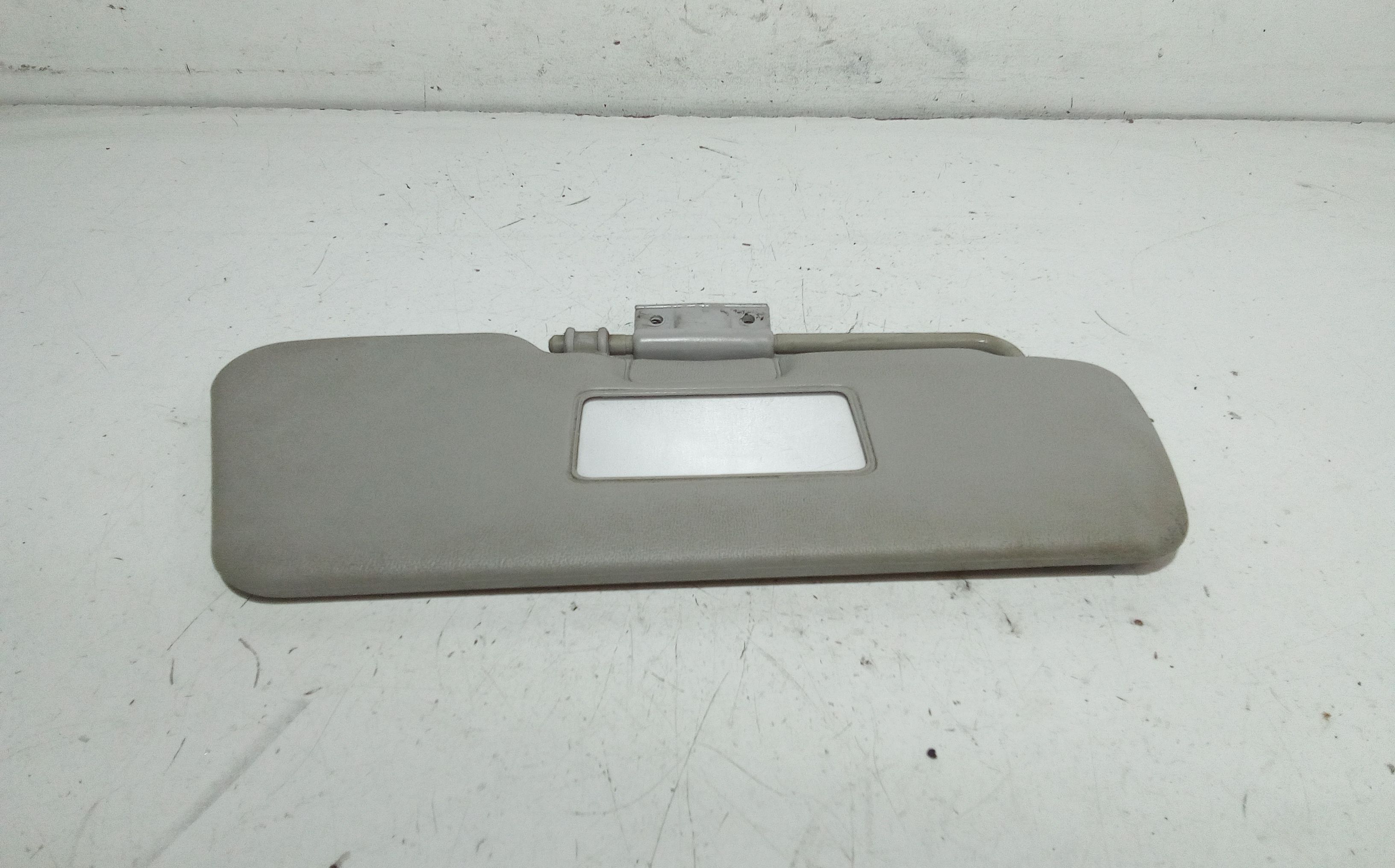 Aletta Parasole Parabrezza Destro 735244339 Usato