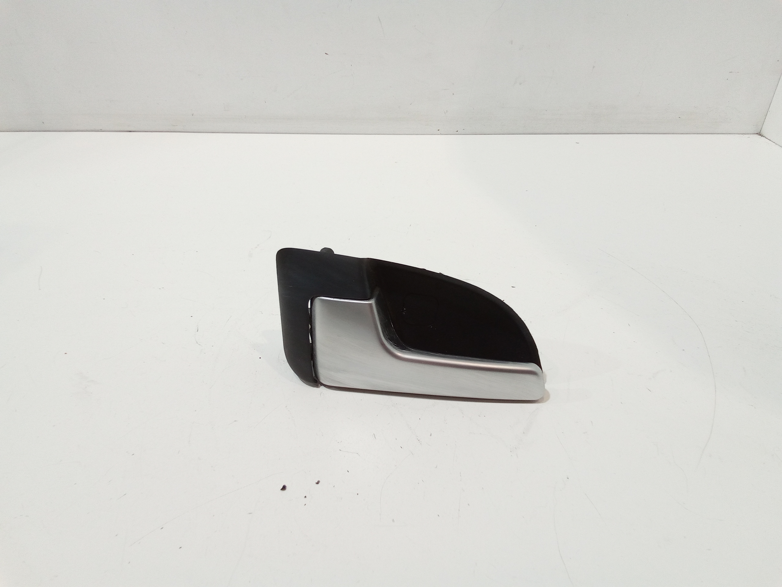 Maniglia Int. Apertura Porta Ant. Sinistro 826101H000EQ Usato