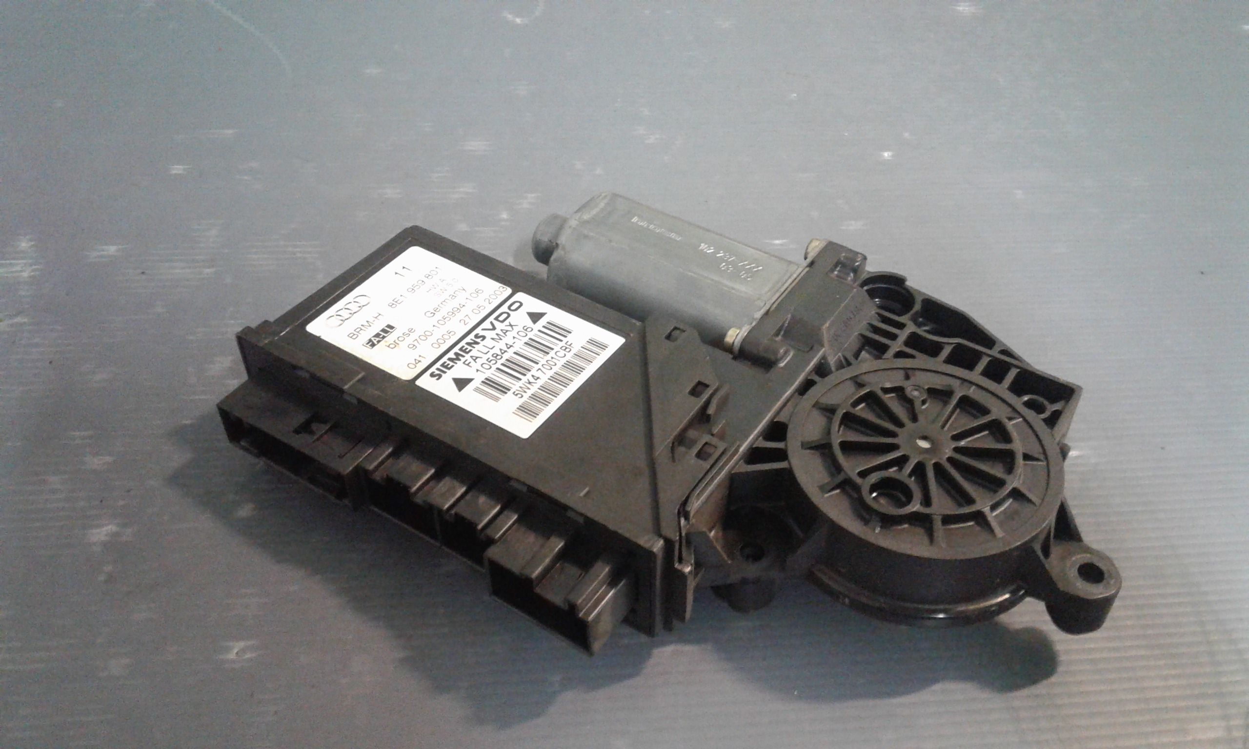 Motorino Alzacristallo Porta Ant. Sinistro 8E1959801G Usato