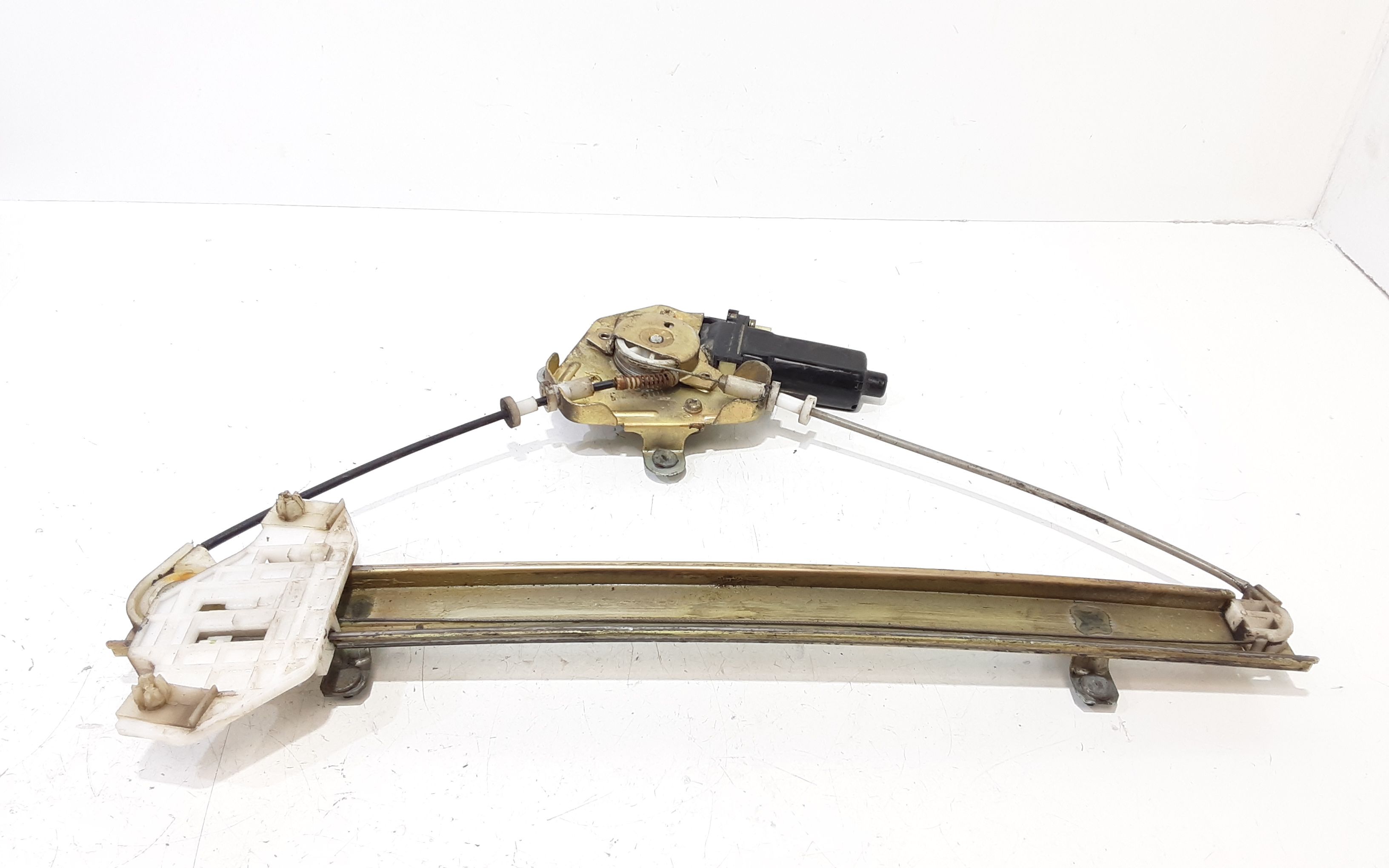 Alzacristallo Porta Ant. Destro 8240206000 Usato