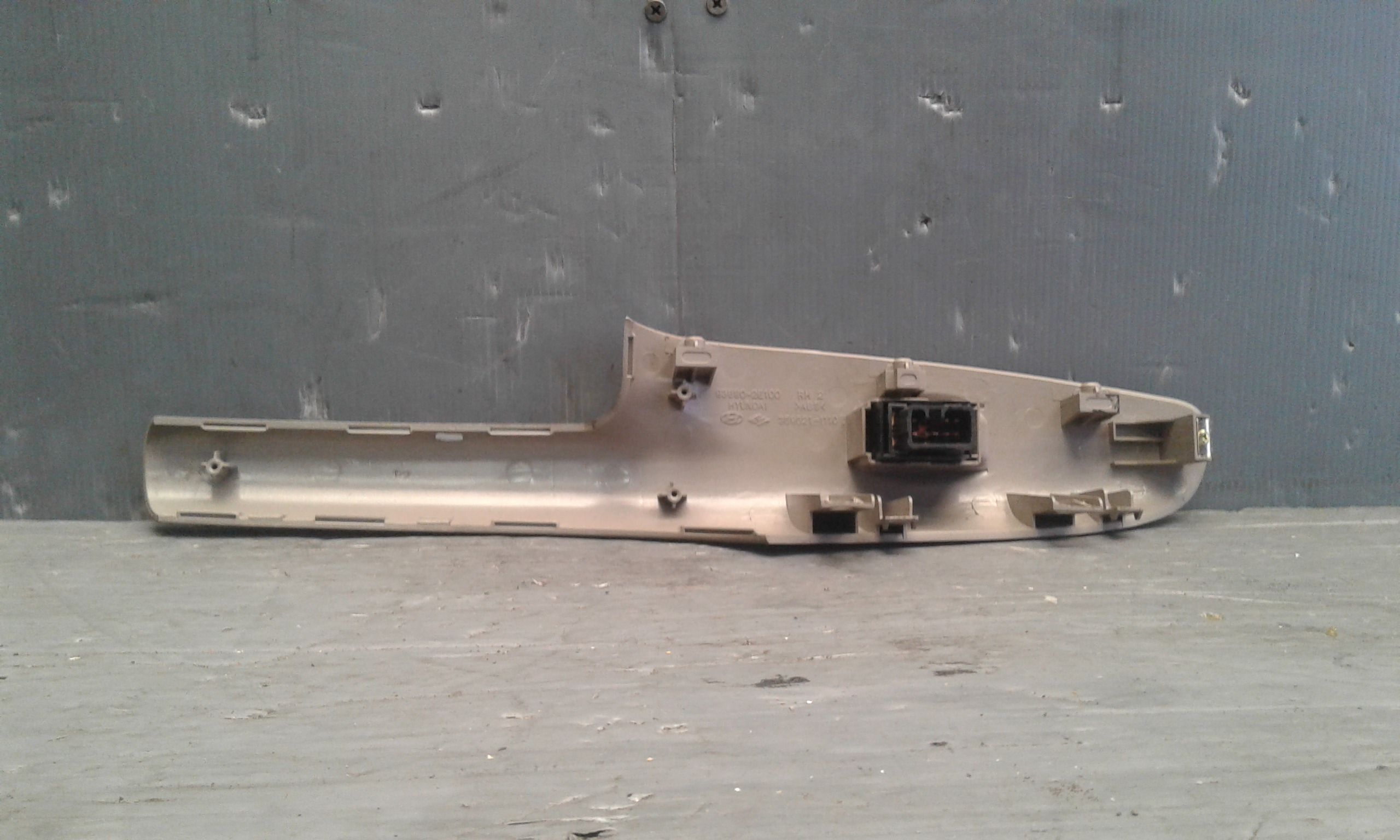 Interruttore Alzacristalli Porta Post. Destro 935802E100DD Usato