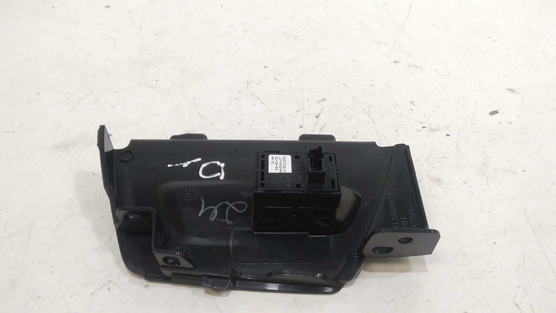 Interruttore Alzacristalli Porta Post. Destro 61319299457 Usato