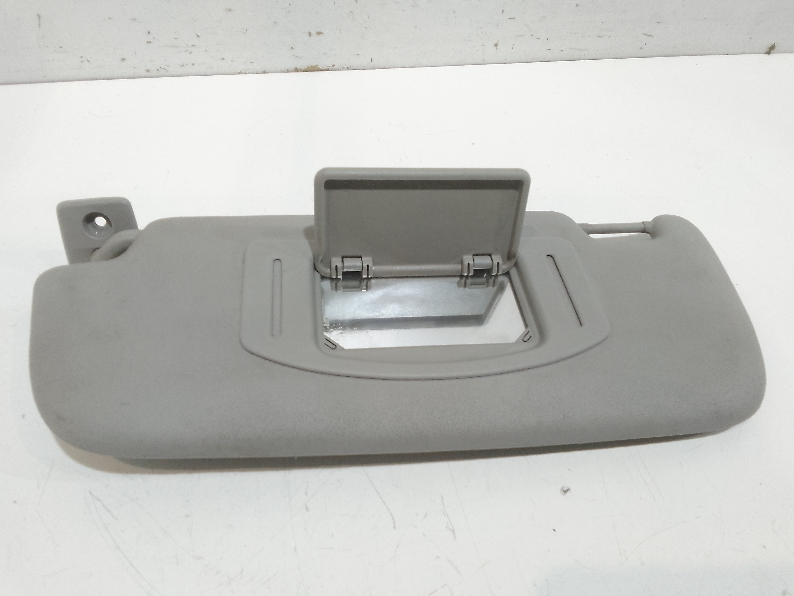 Aletta Parasole Parabrezza Sinistro A4548100910CH0A Usato