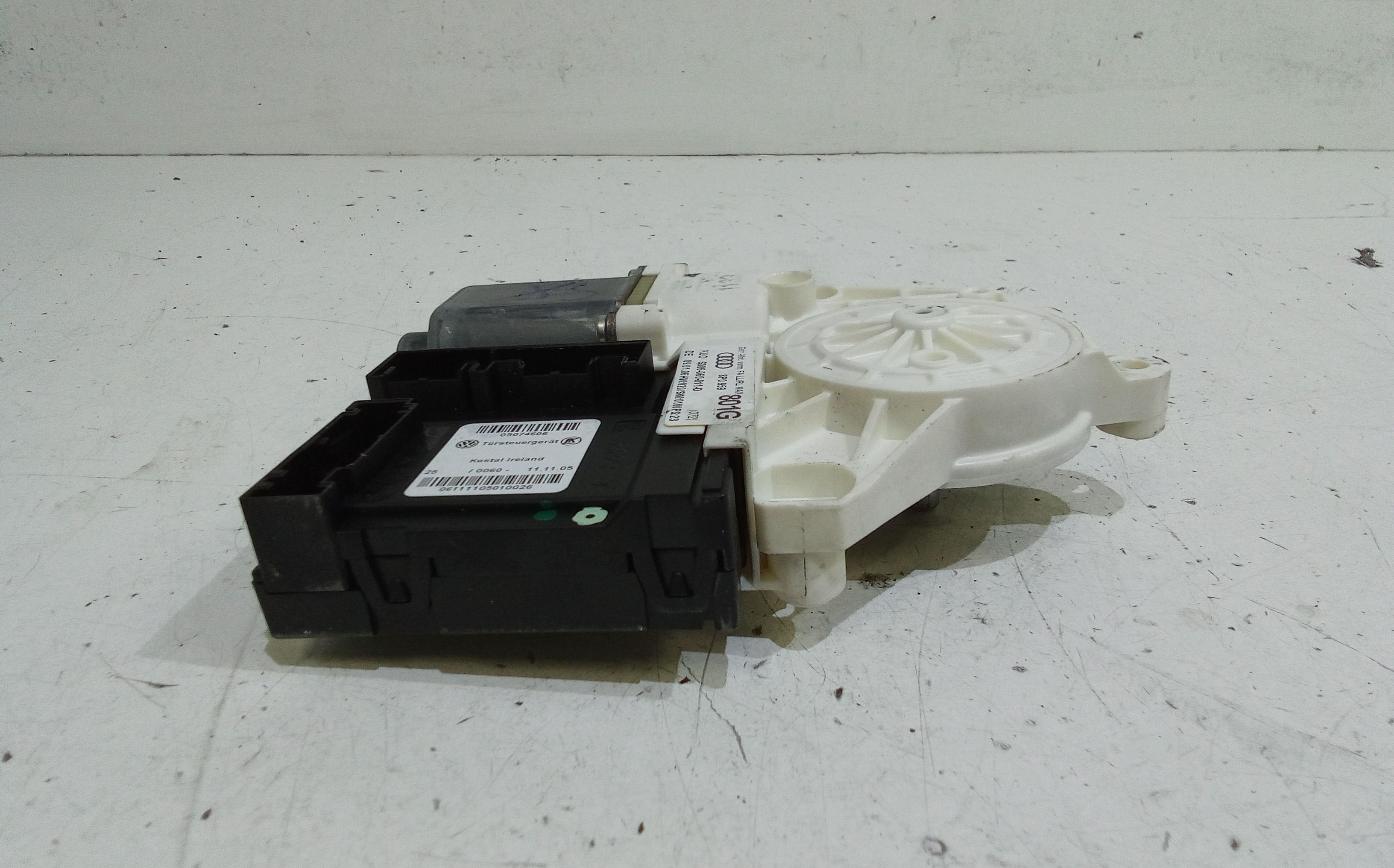 Motorino Alzacristallo Porta Ant. Destro 8P0959802G Usato