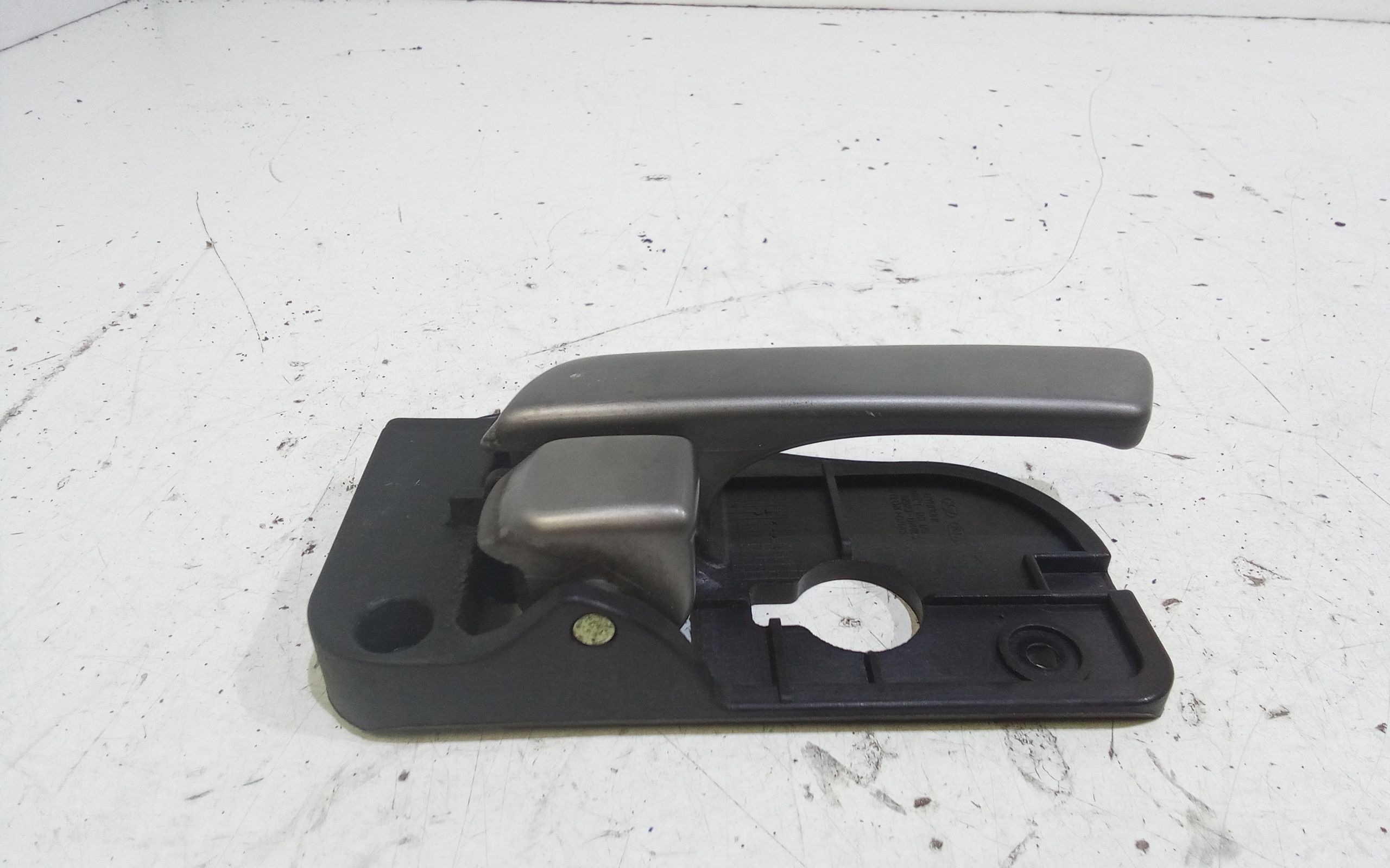 Maniglia Int. Apertura Porta Post. Destro 826201D000WK Usato