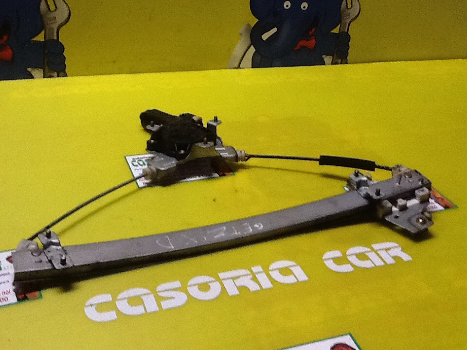 Alzacristallo Porta Ant. Destro 824021C000 Usato