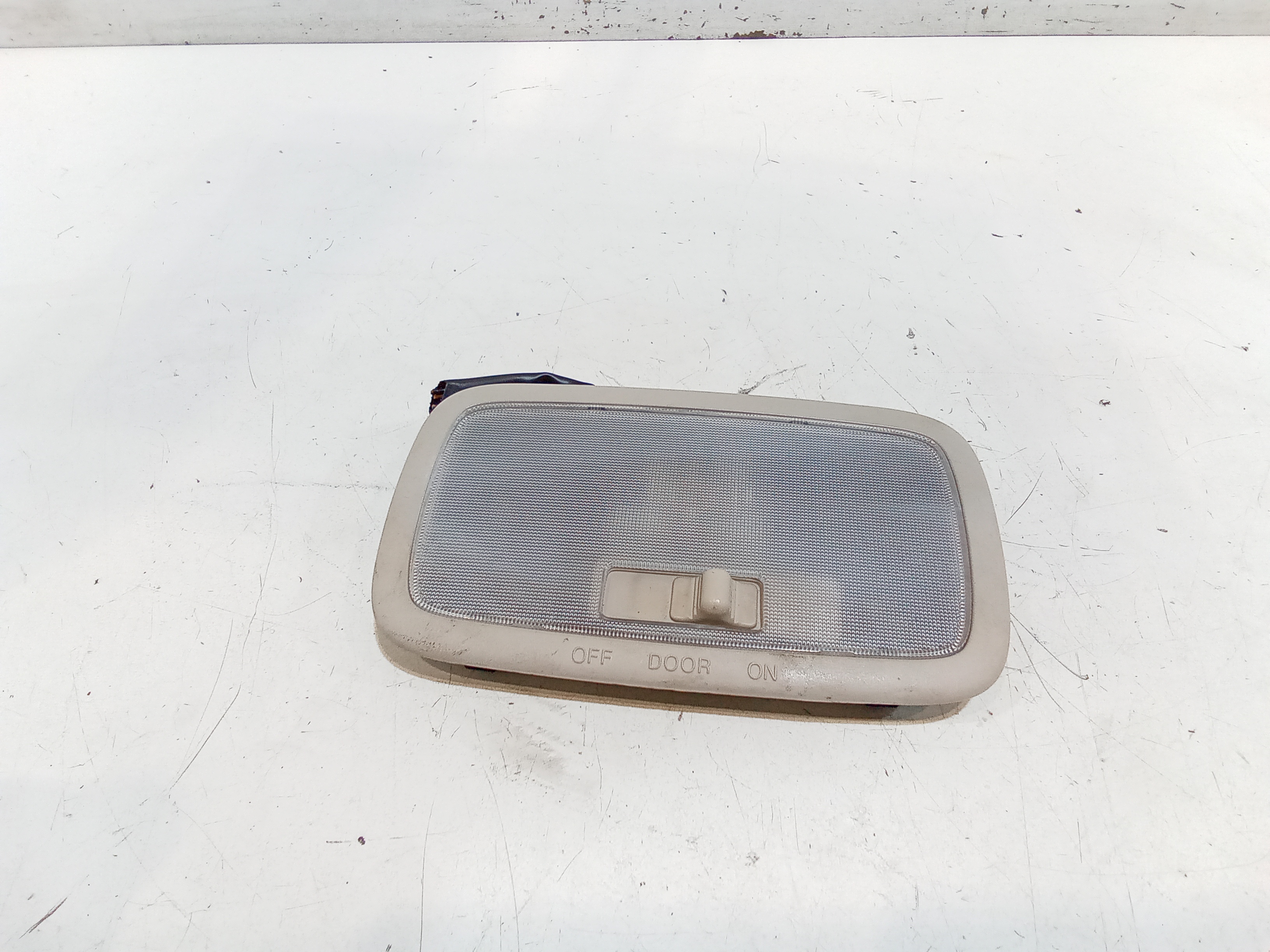 Luce Cortesia Ant. Tetto 928000X000 Usato