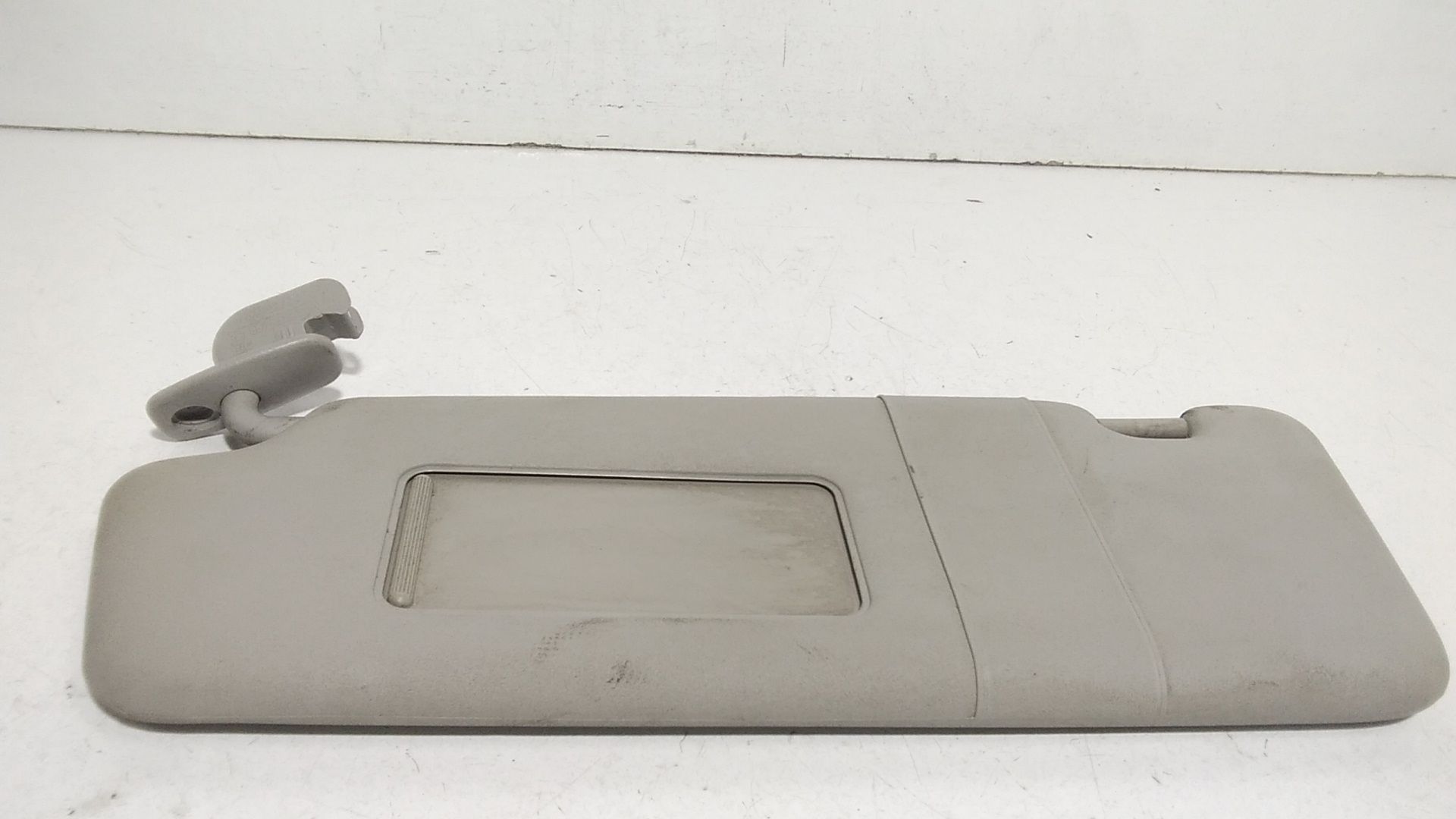 Aletta Parasole Parabrezza Sinistro 8E08575511X5 Usato