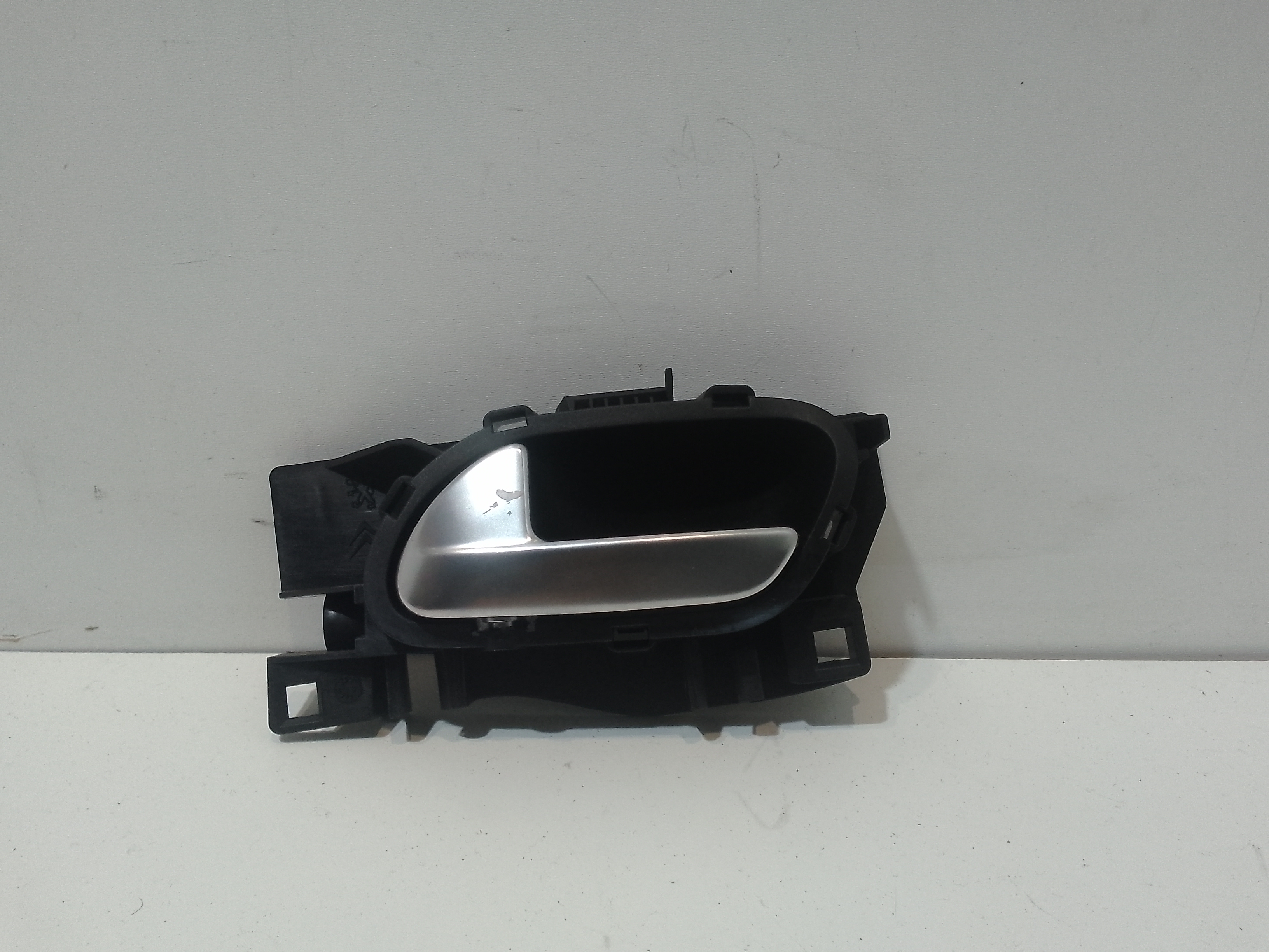 Maniglia Int. Apertura Porta Ant. Sinistro 9143T8 Usato