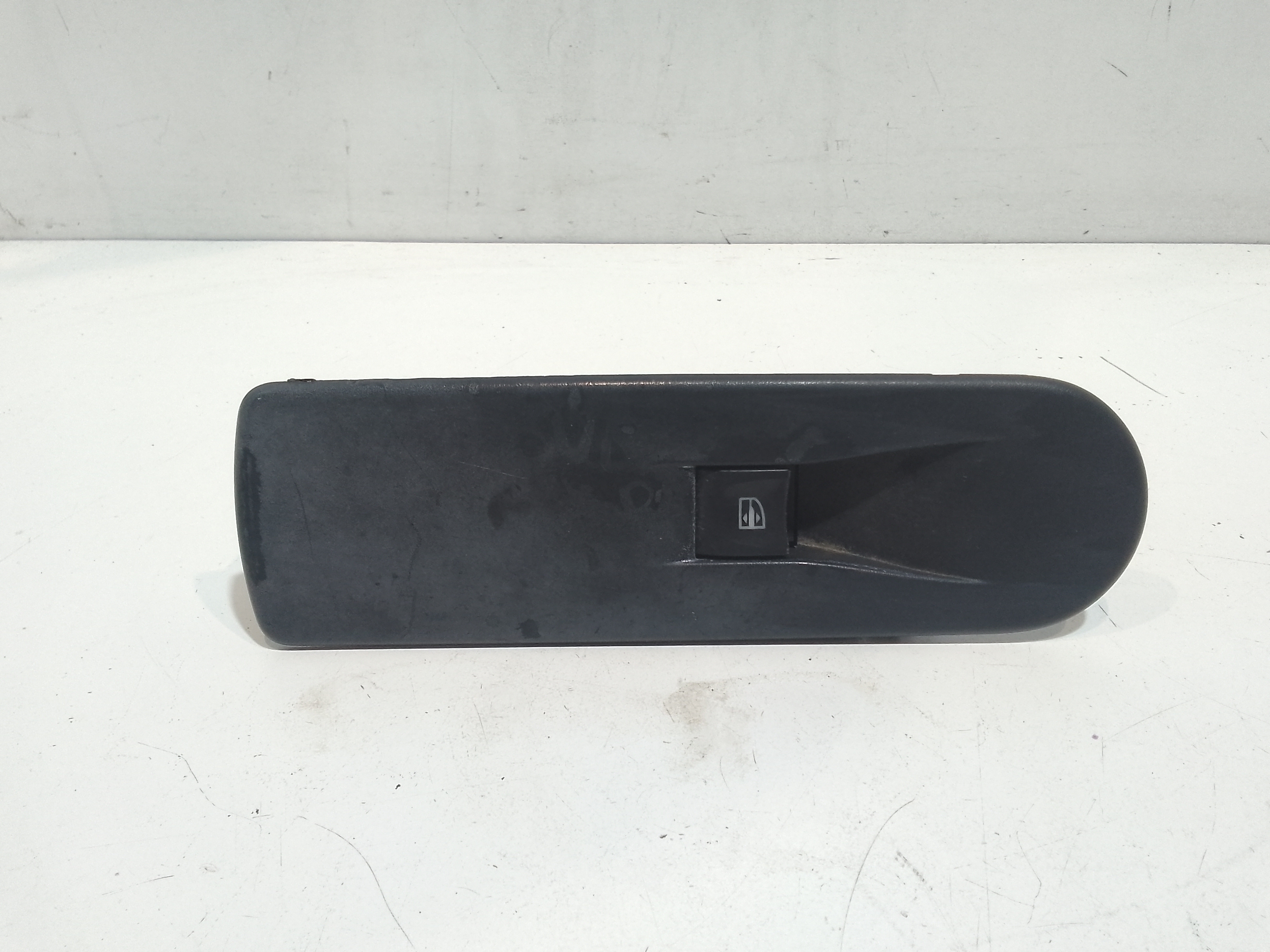 Interruttore Alzacristalli Porta Ant. Destro 254218614R Usato