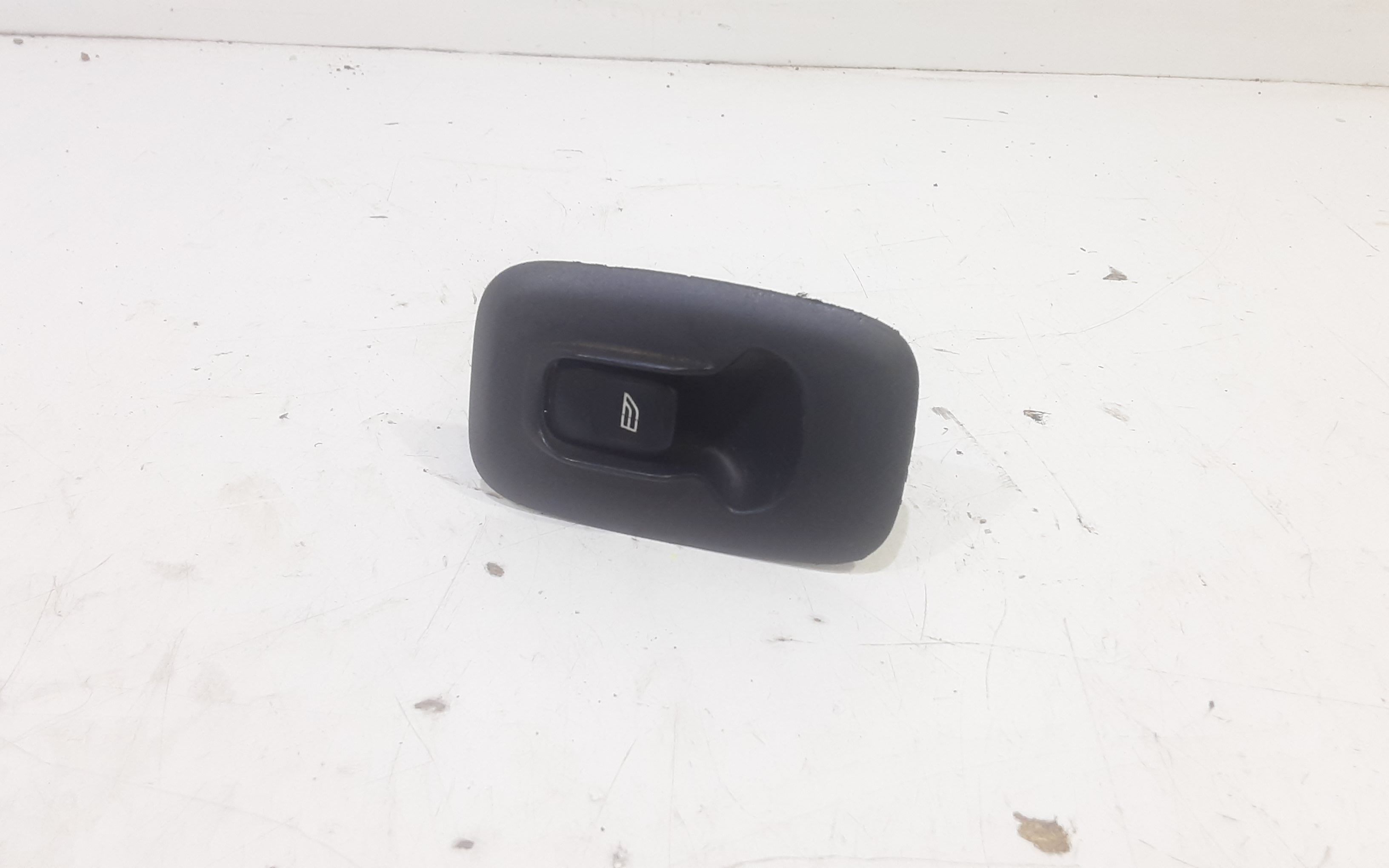 Interruttore Alzacristalli Porta Post. Destro 30658696 Usato