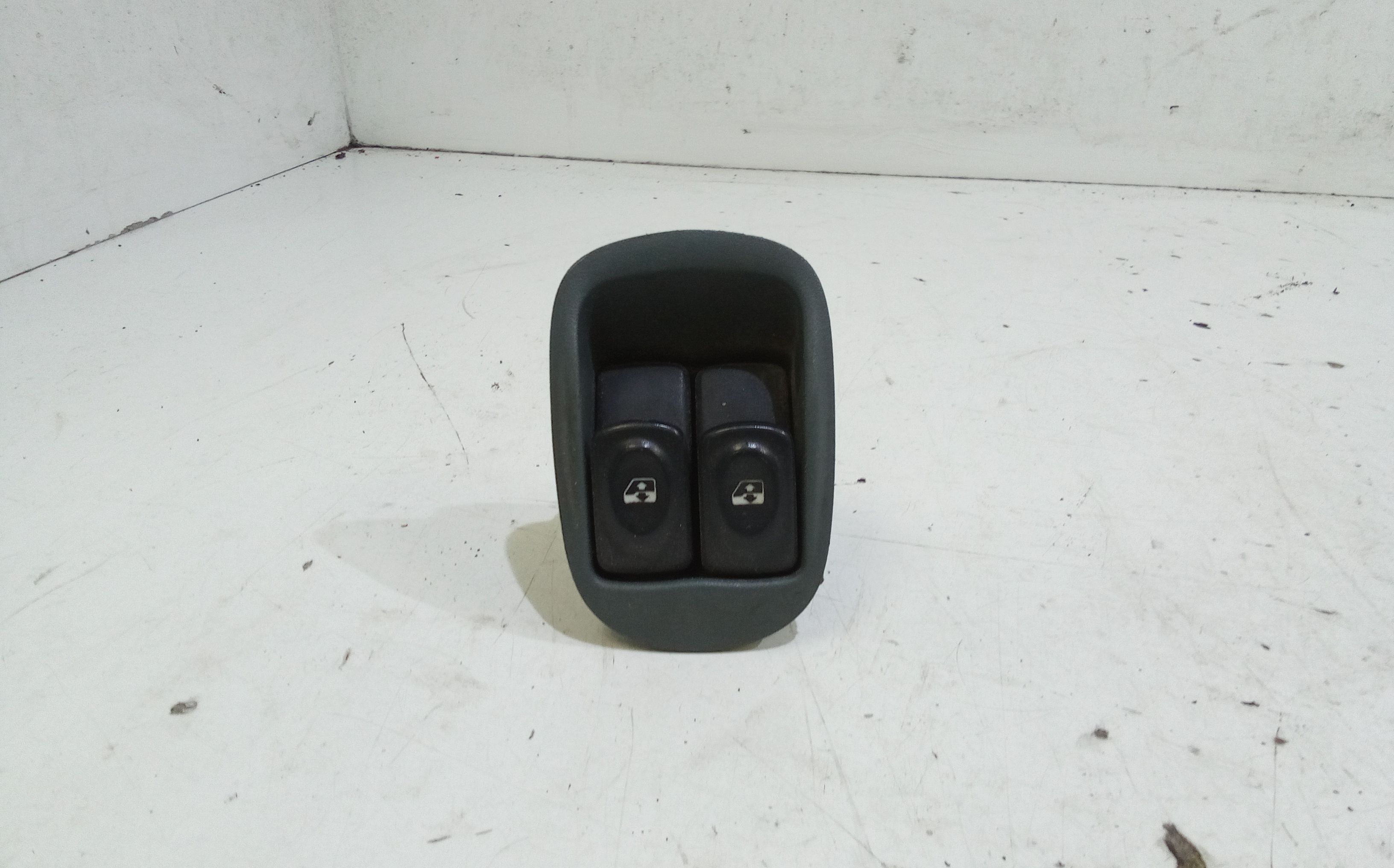 Interruttore Alzacristalli Porta Ant. Sinistro Usato