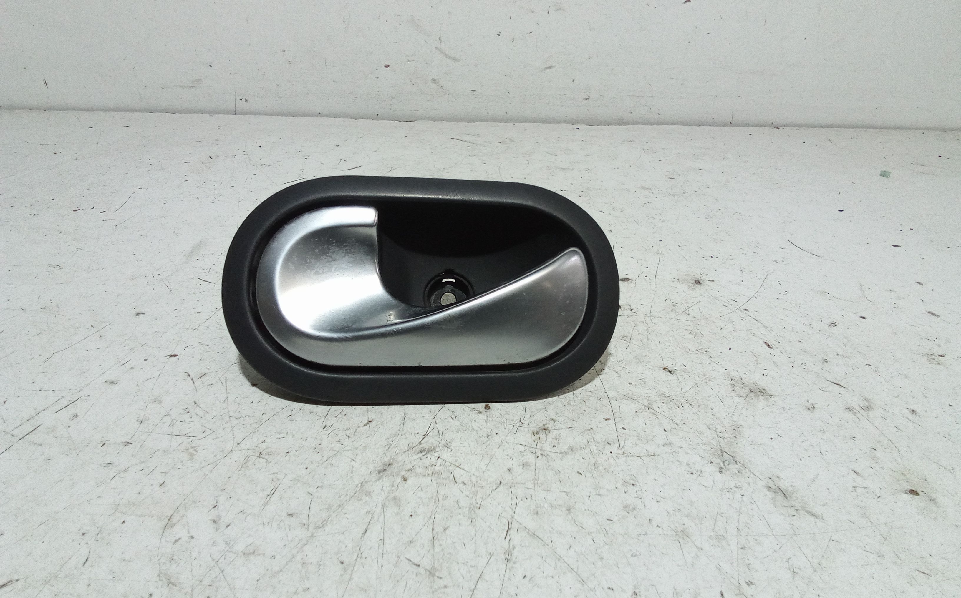 Maniglia Int. Apertura Porta Ant. Destro Usato