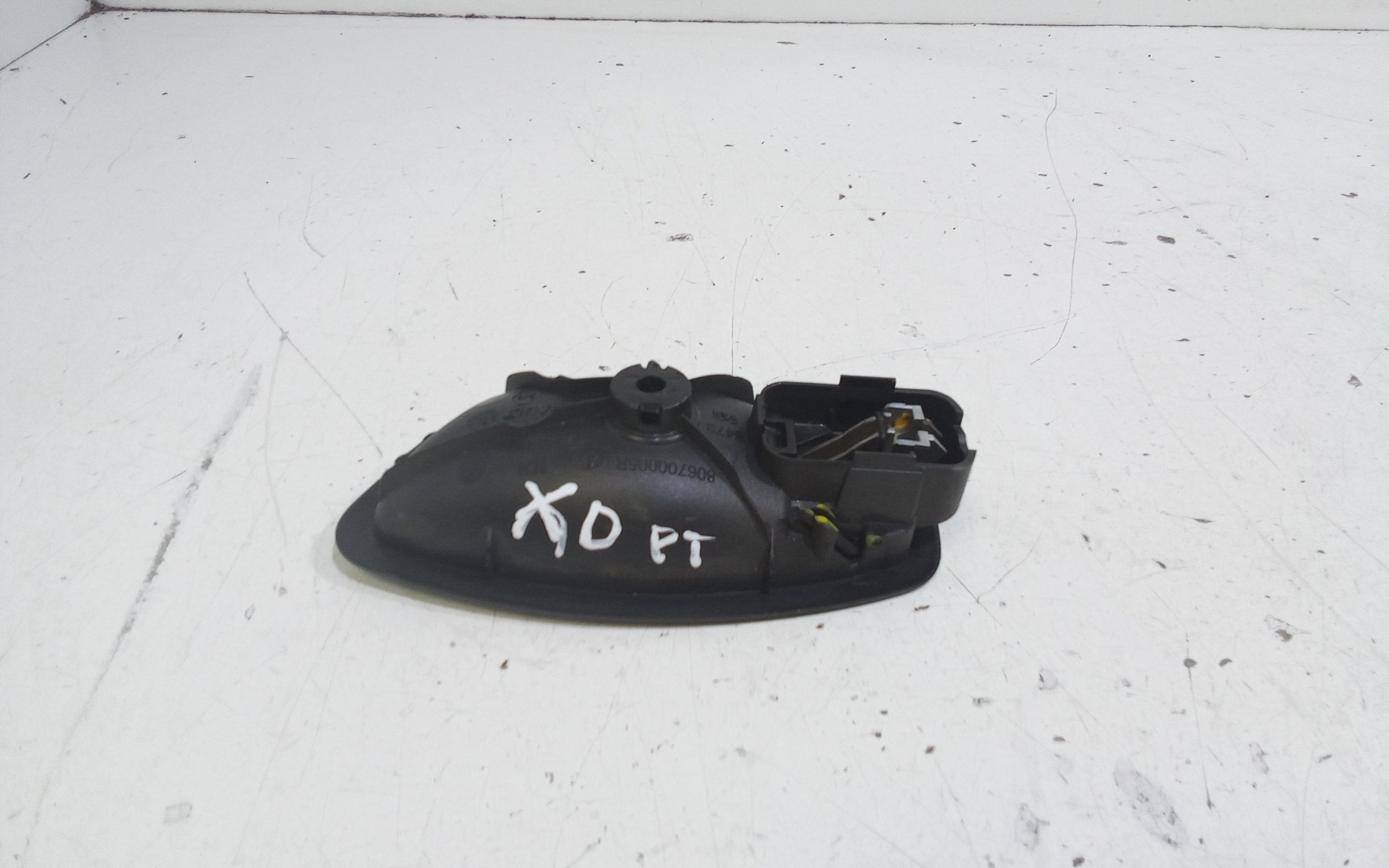 Maniglia Int. Apertura Porta Post. Destro 806700005R Usato