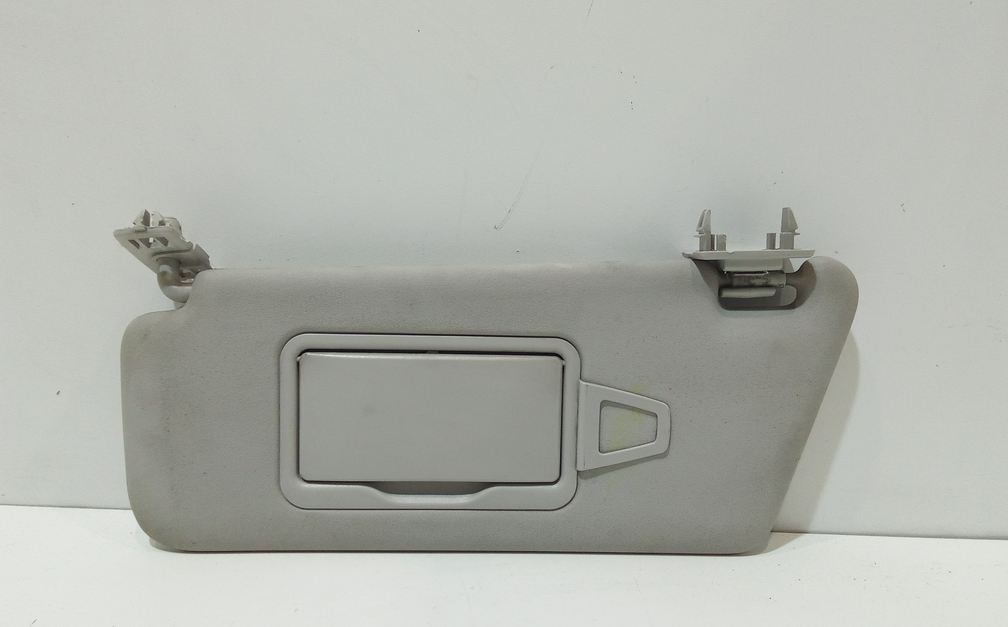 Aletta Parasole Parabrezza Sinistro A16981001107H48 Usato