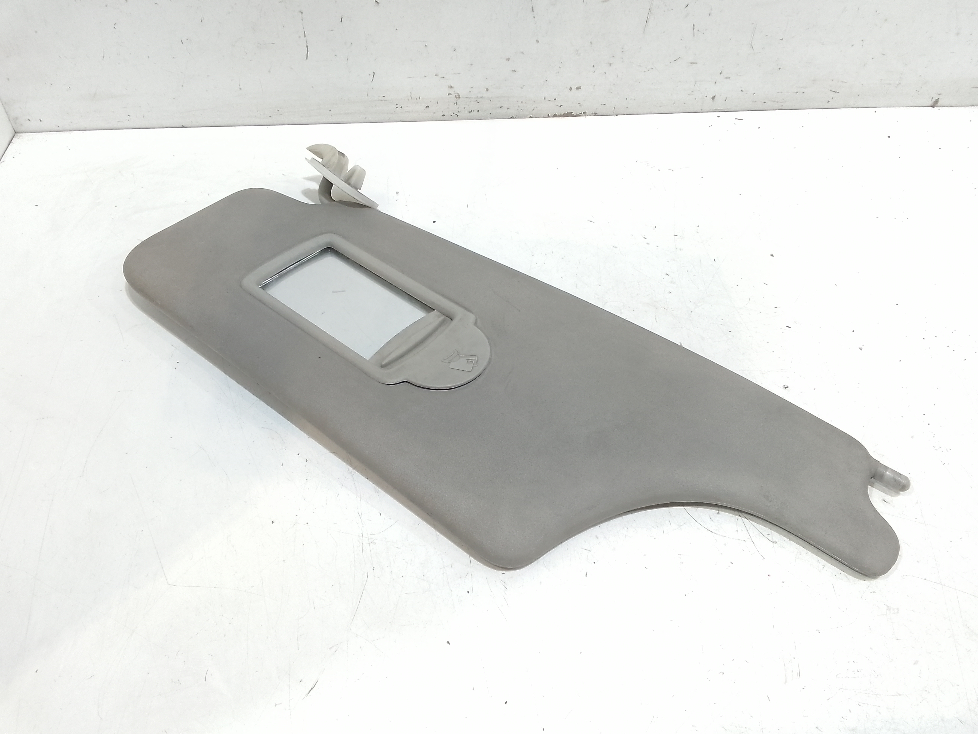 Aletta Parasole Parabrezza Sinistro 8200329035 Usato