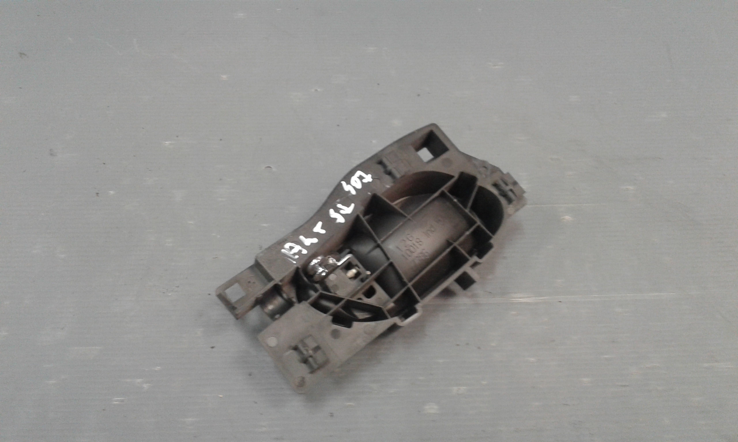 Maniglia Int. Apertura Porta Ant. Sinistro 9143J9 Usato