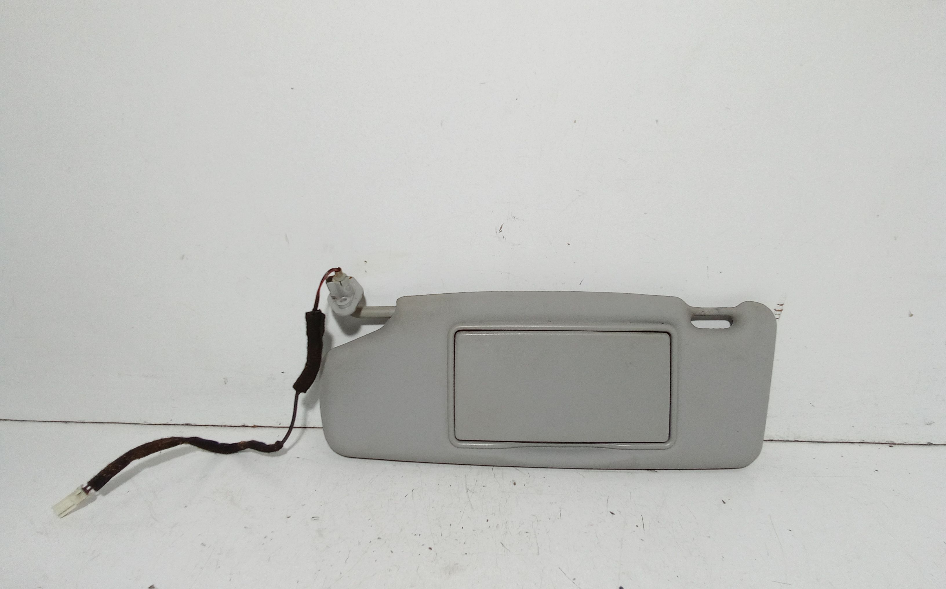 Aletta Parasole Parabrezza Sinistro 30641222 Usato