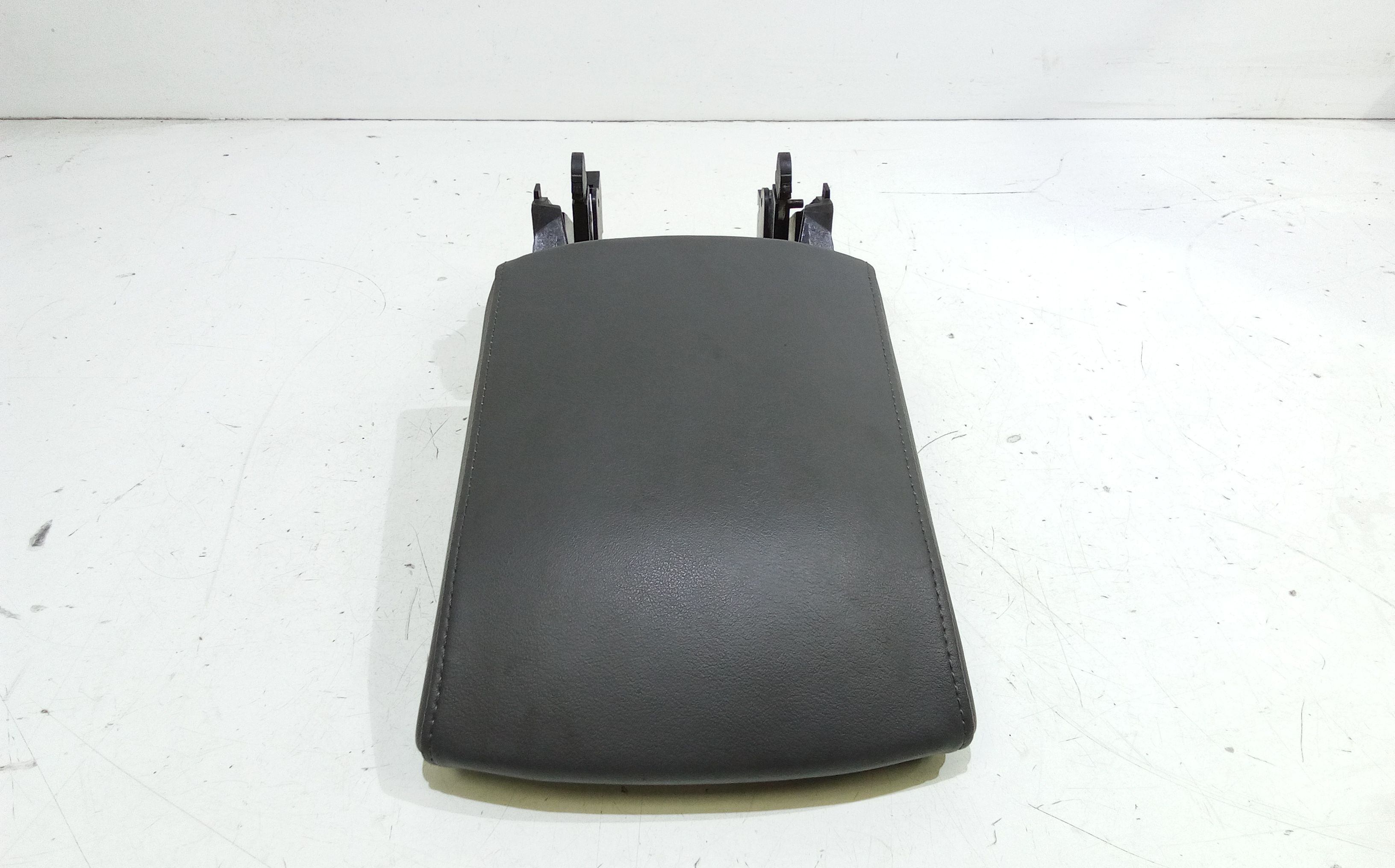 Appoggiabraccio Sedile Ant. Consolle Centr. 2GM864207ATJT Usato