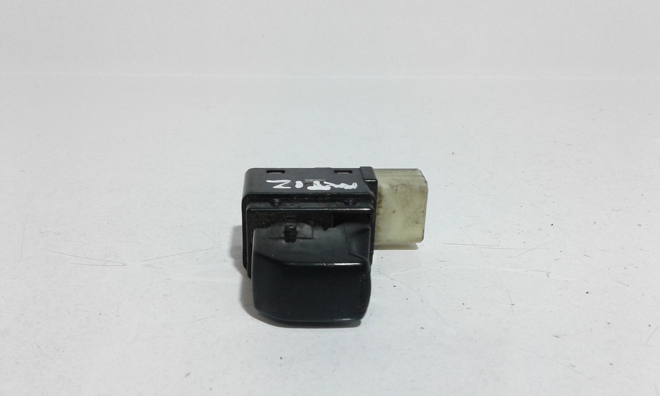 Interruttore Alzacristalli Porta Post. Destro 96602521 Usato