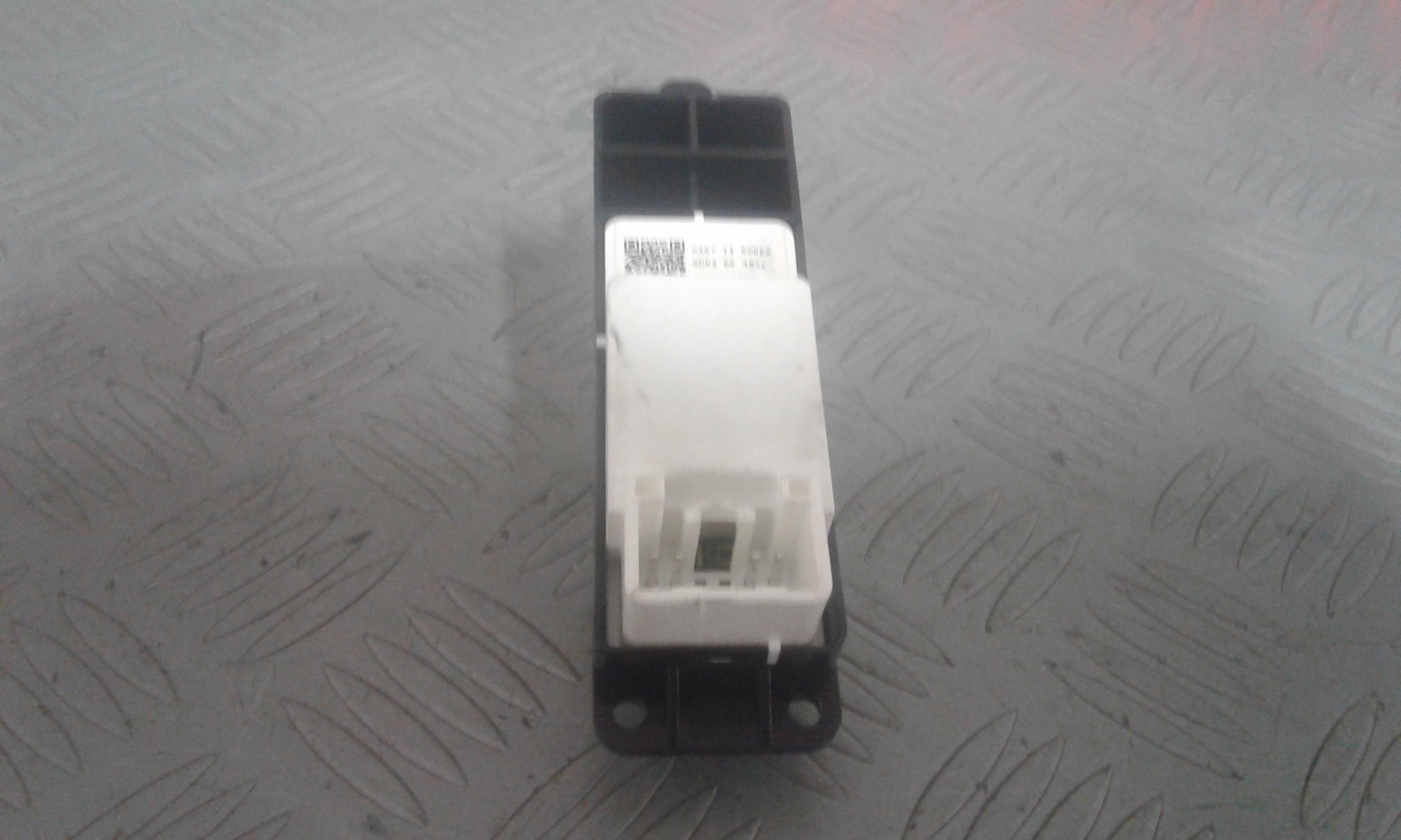 Interruttore Alzacristalli Porta Post. Destro GS1D66380 Usato