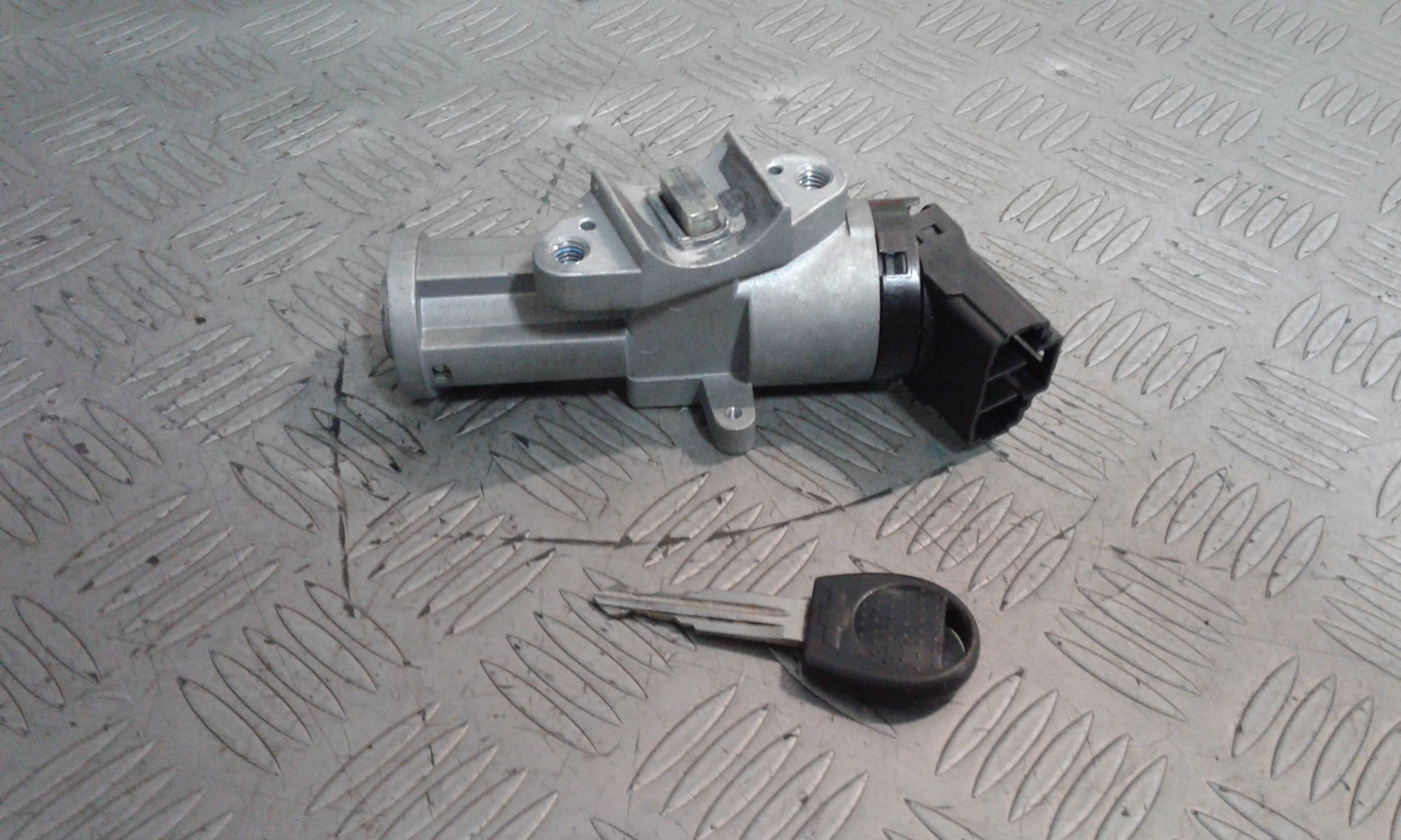 Commutatore Avviamento Con Cilindretti Serrature Usato