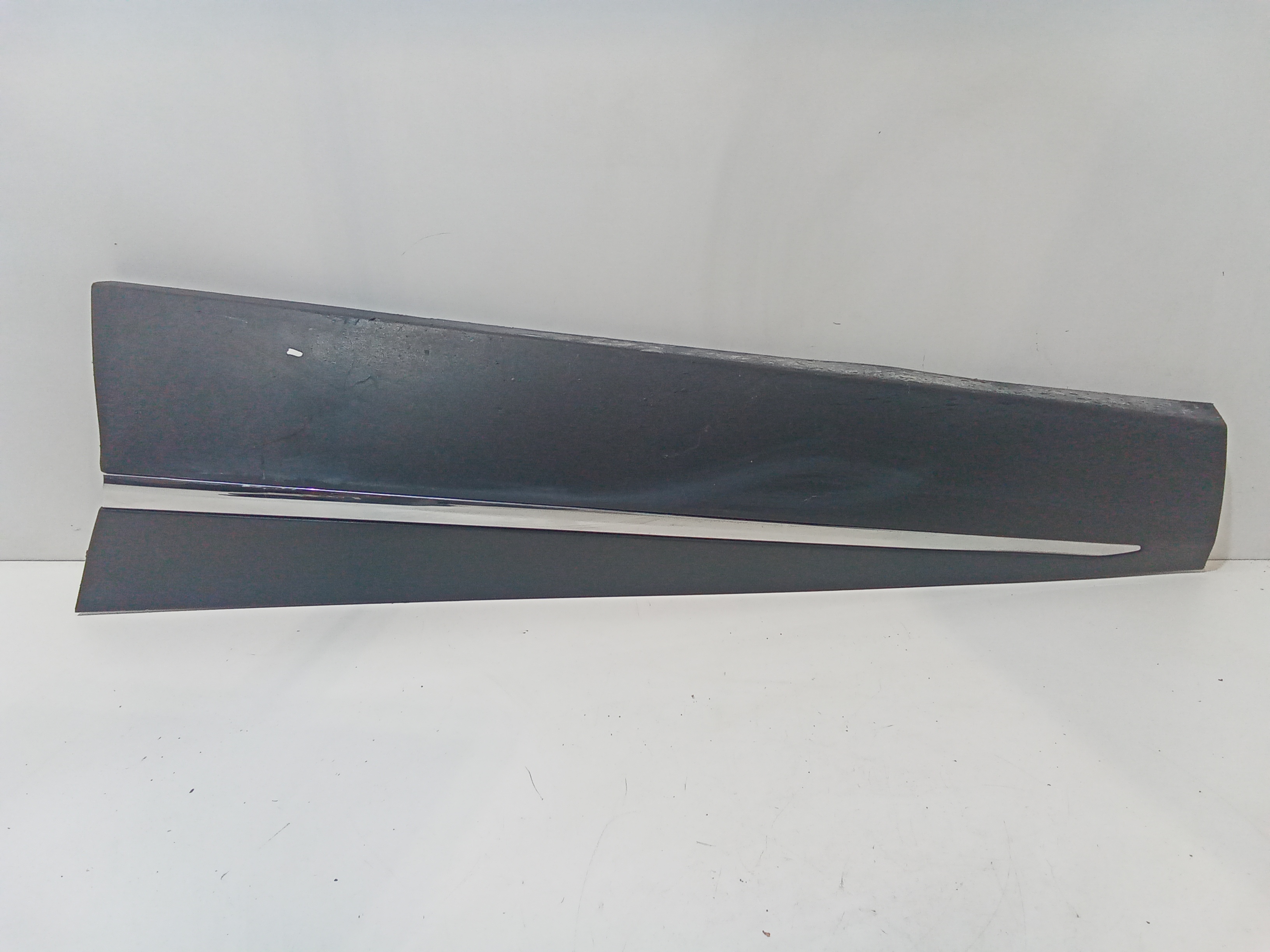 Modanatura Montante Post. Porta Ant. Sinistro 802852648R Usato