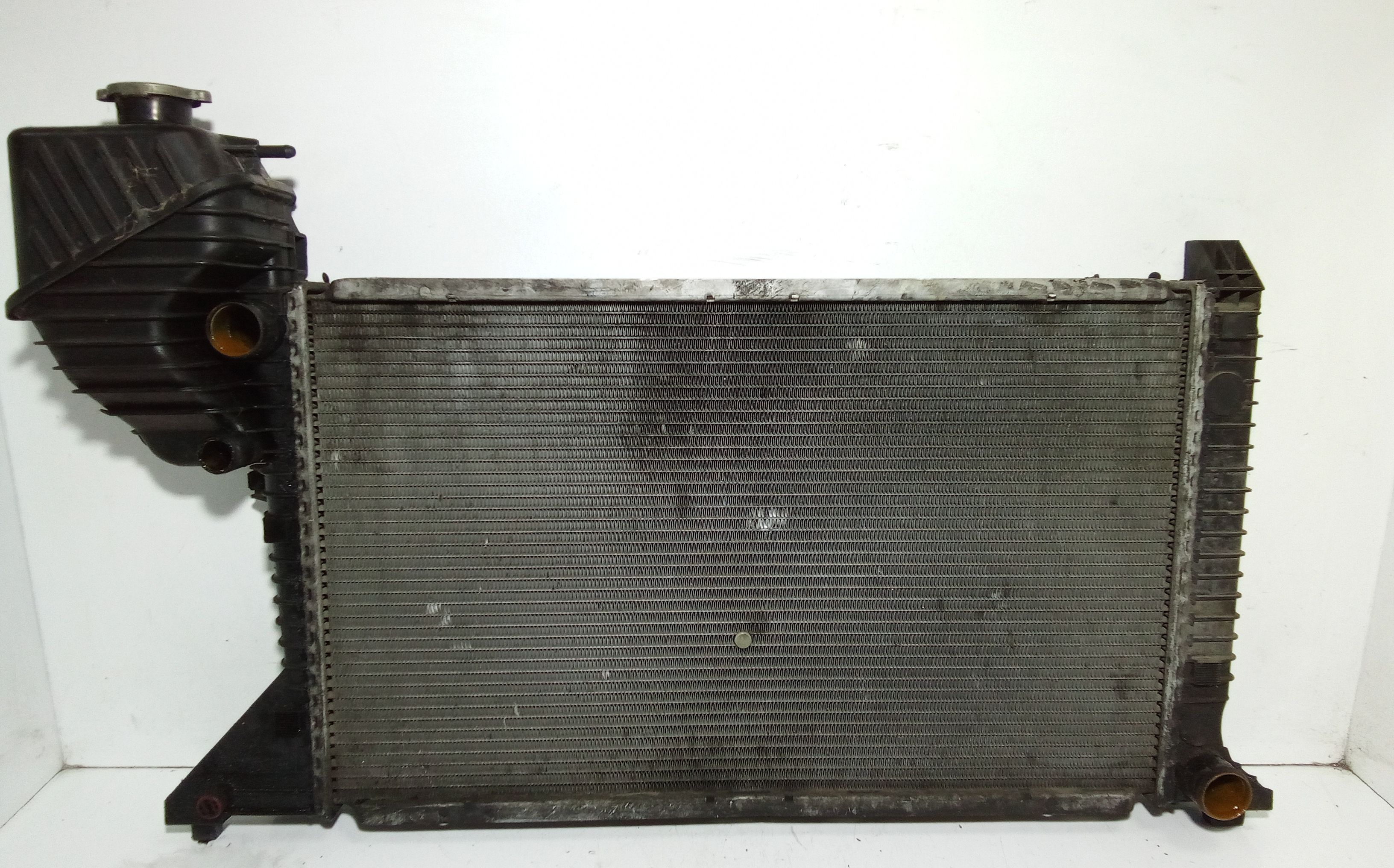 Radiatore A9015003100 Usato