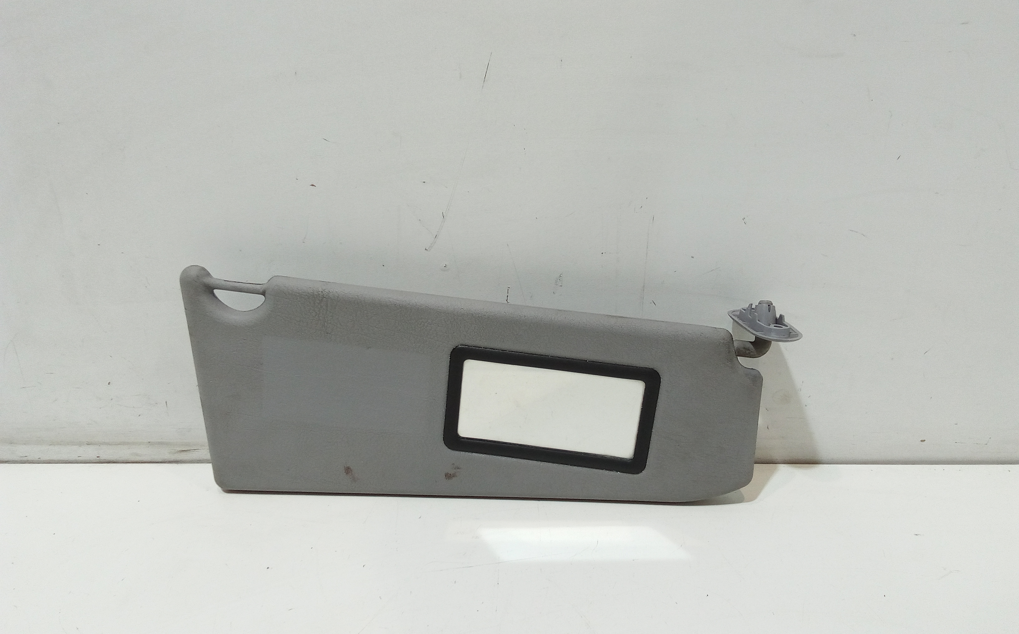 Aletta Parasole Parabrezza Destro 8200242543 Usato