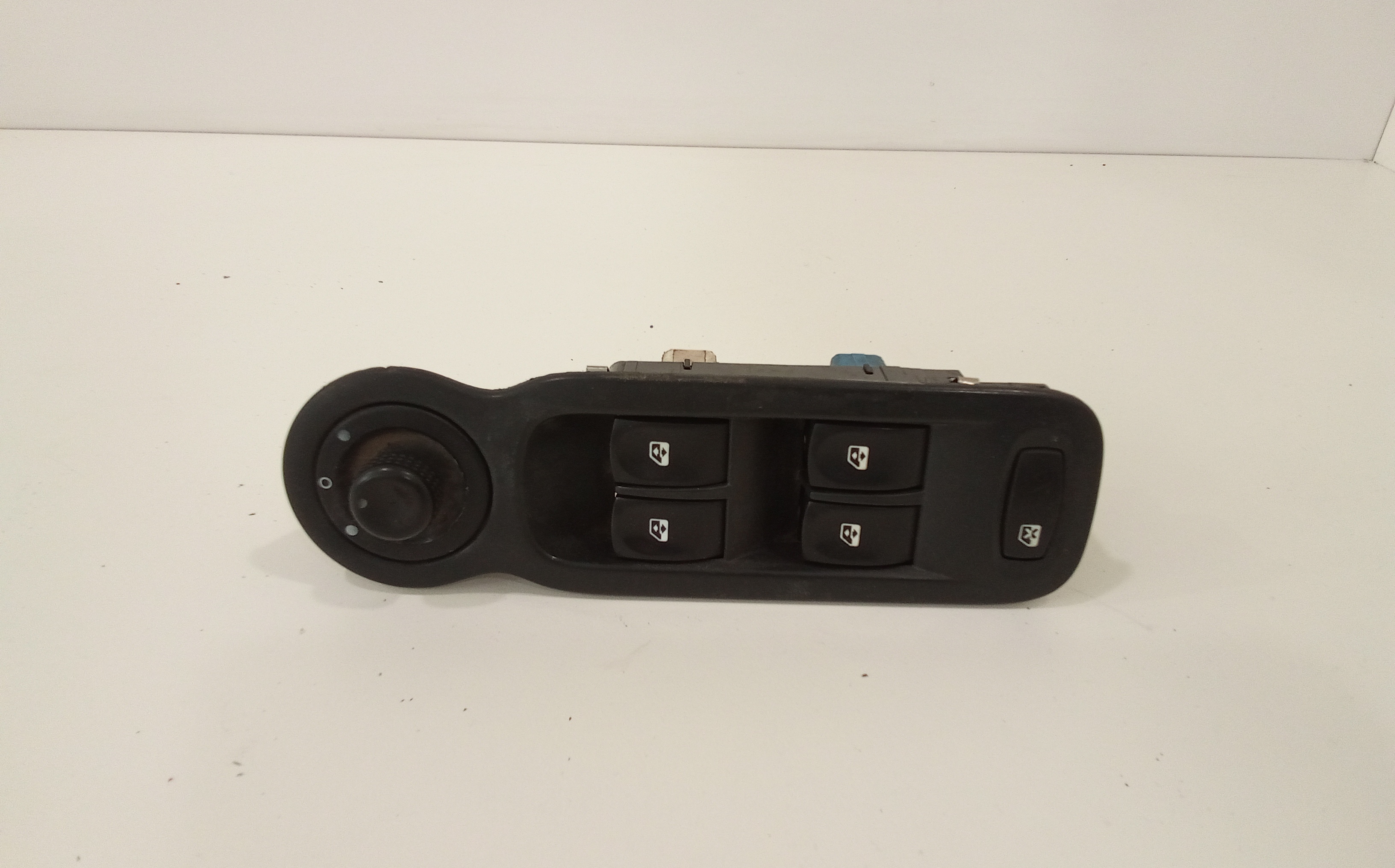 Interruttore Alzacristalli Porta Ant. Sinistro 8200107772 Usato