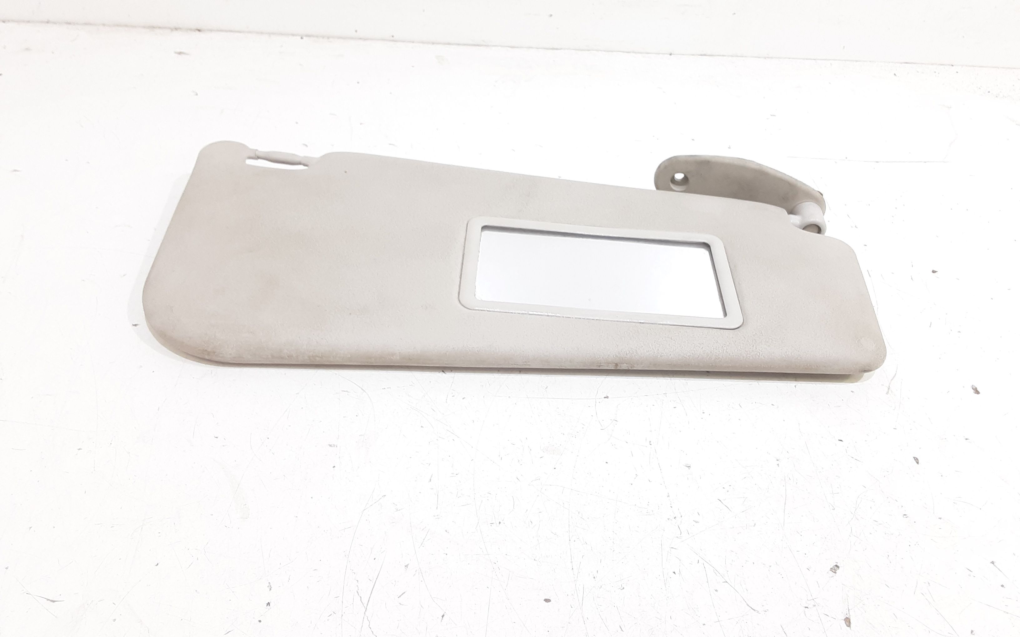 Aletta Parasole Parabrezza Destro 735338206 Usato