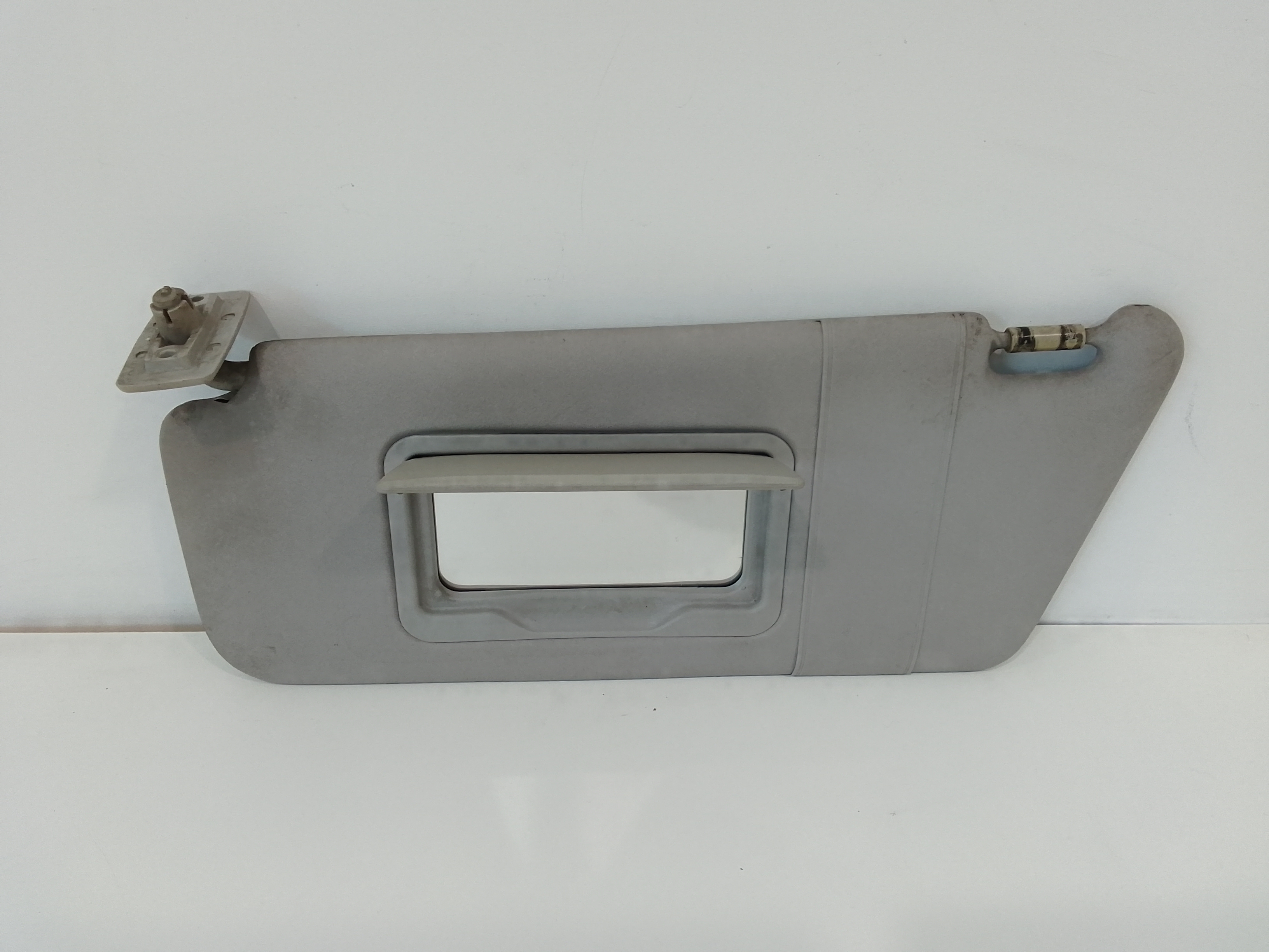 Aletta Parasole Parabrezza Sinistro A1688100110 Usato