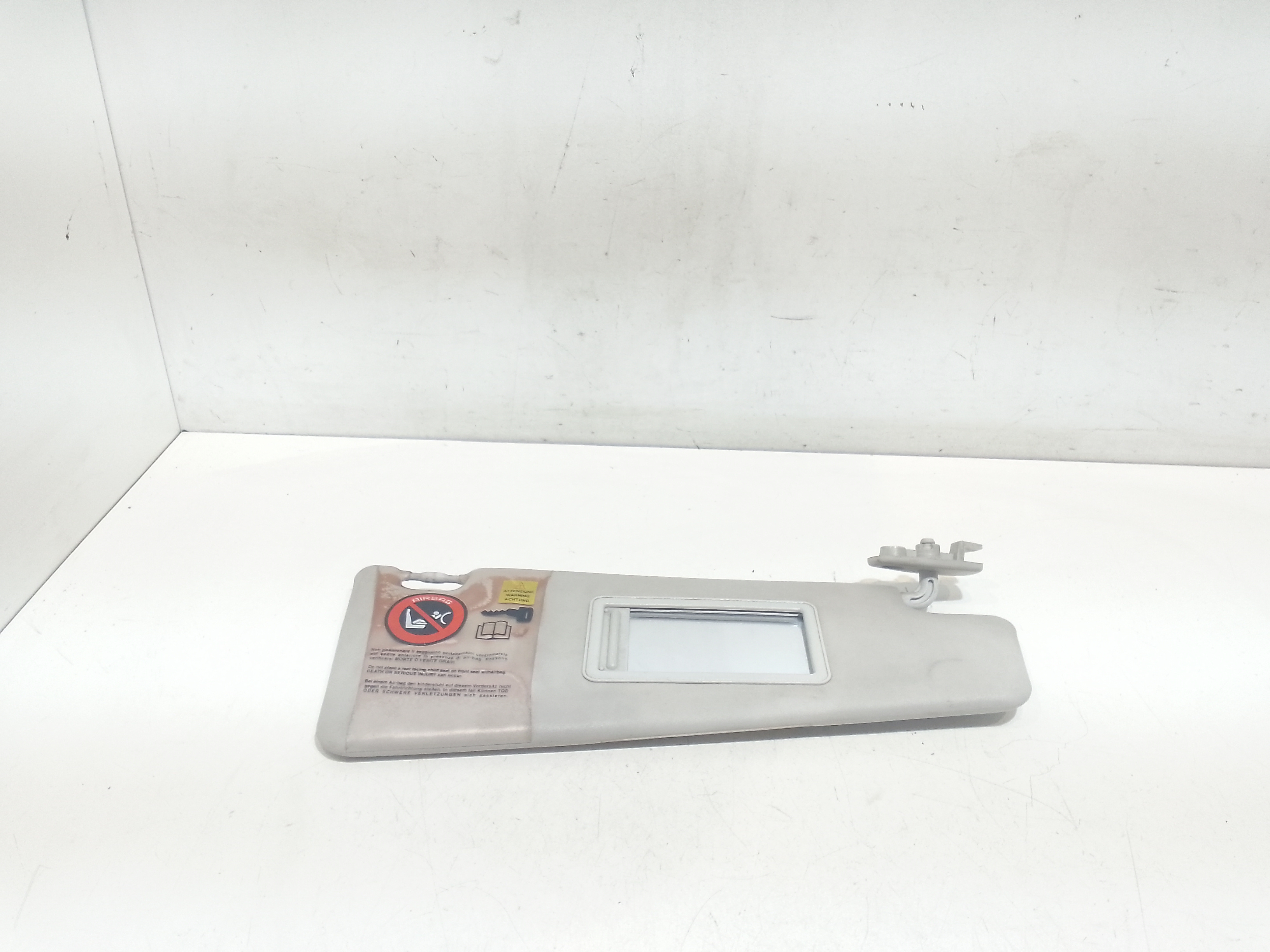 Aletta Parasole Parabrezza Destro 735361684 Usato