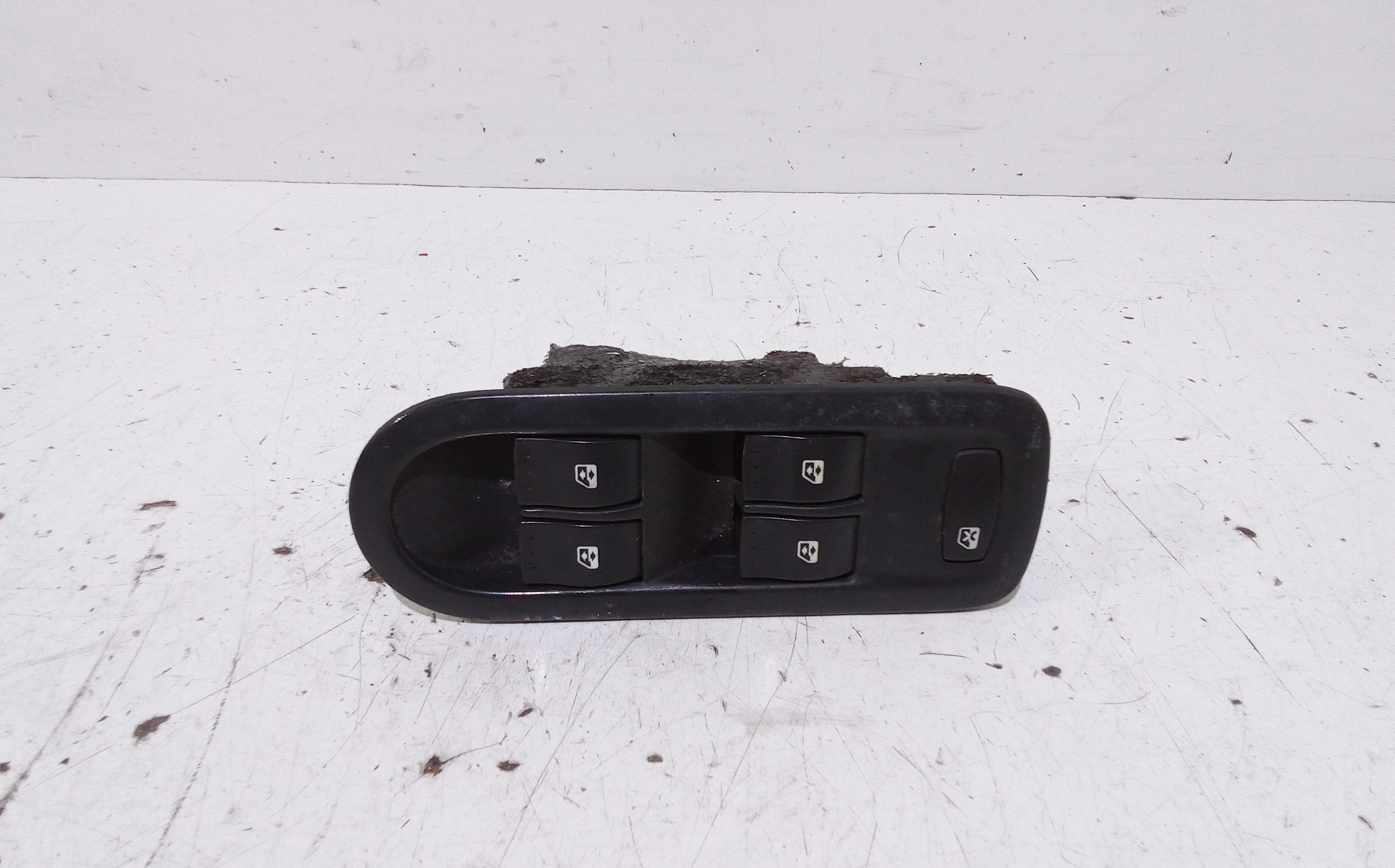 Interruttore Alzacristalli Porta Ant. Sinistro 8200107772 Usato