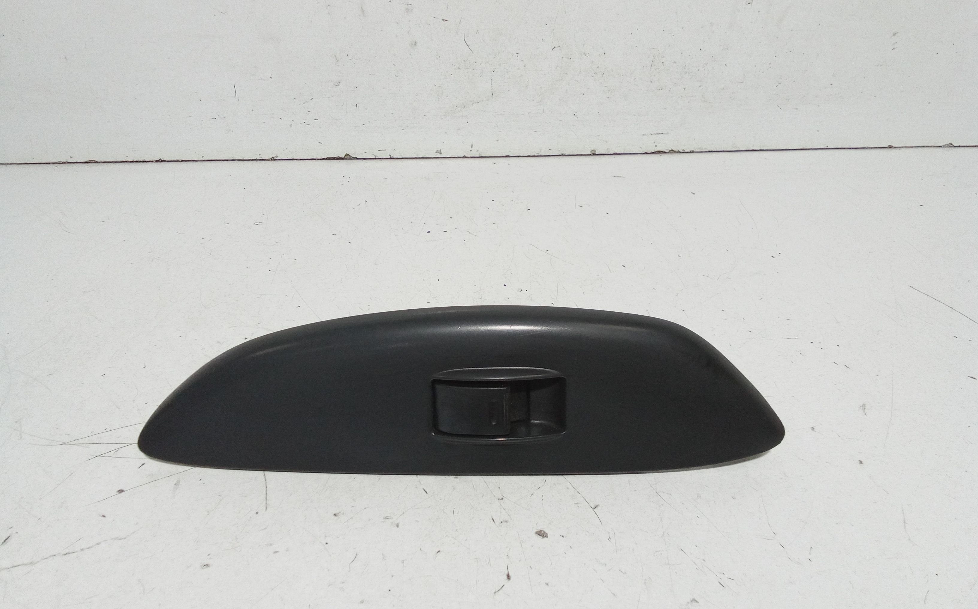 Interruttore Alzacristalli Porta Ant. Destro 8481012080 Usato