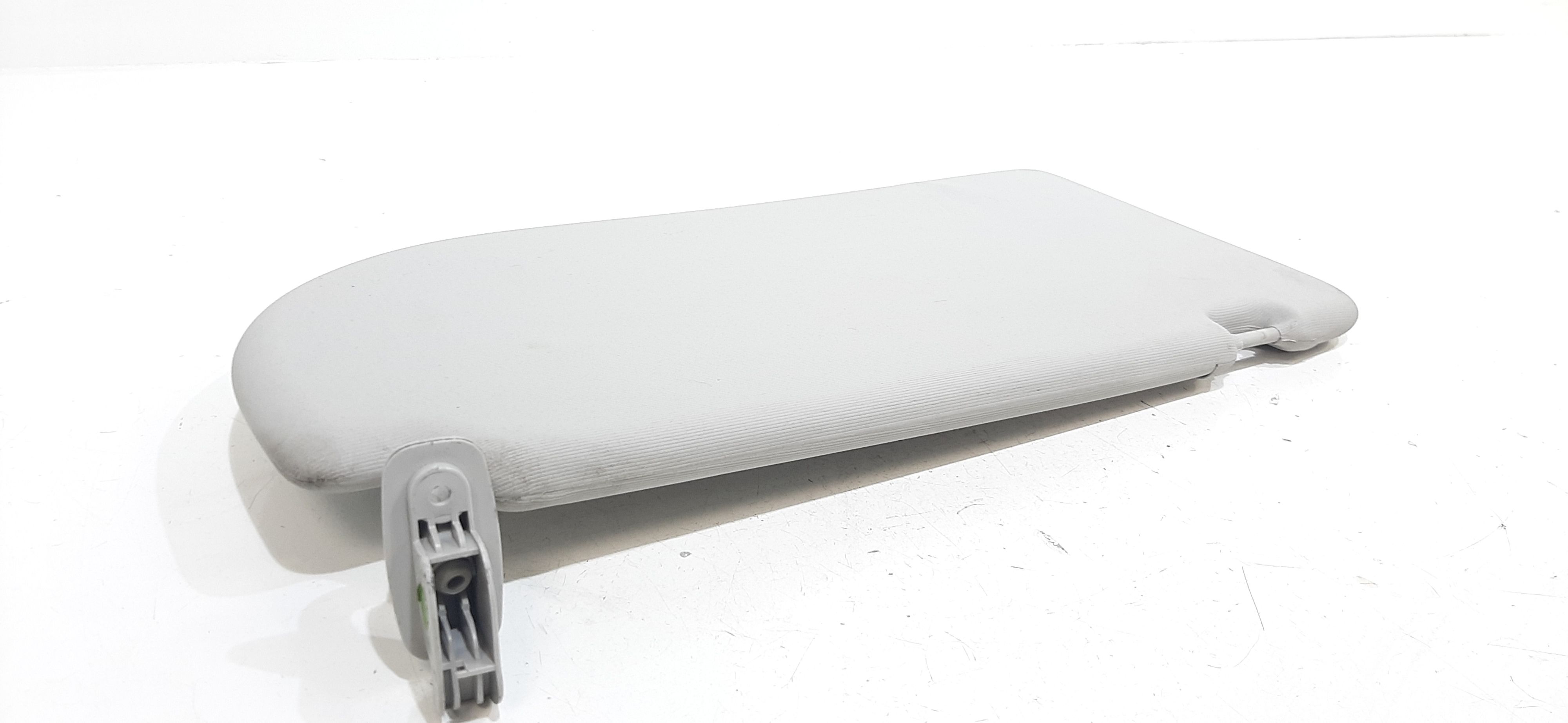 Aletta Parasole Parabrezza Sinistro 2K0857551G2F4 Usato