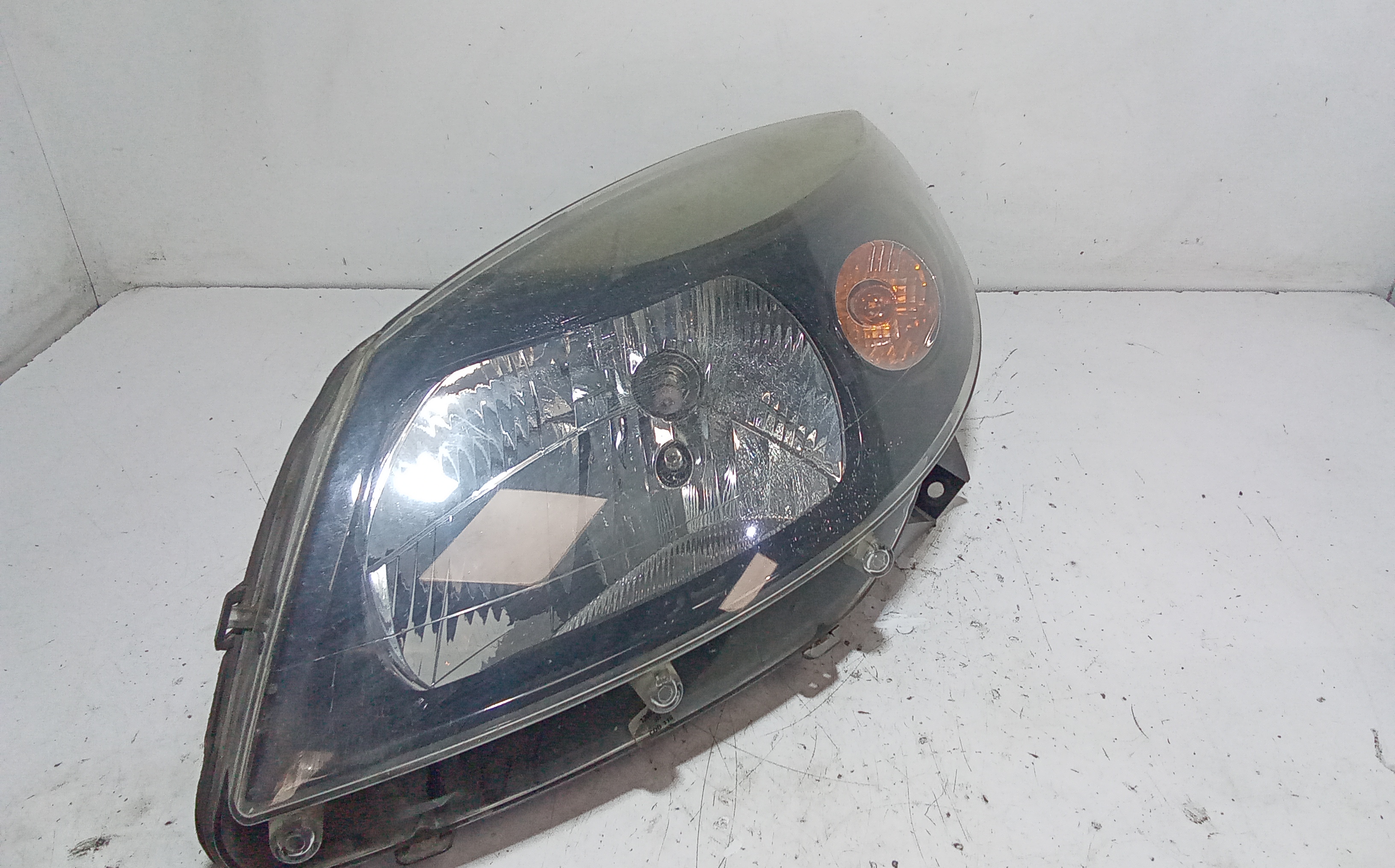 Proiettore Sinistro 8200733878 Usato