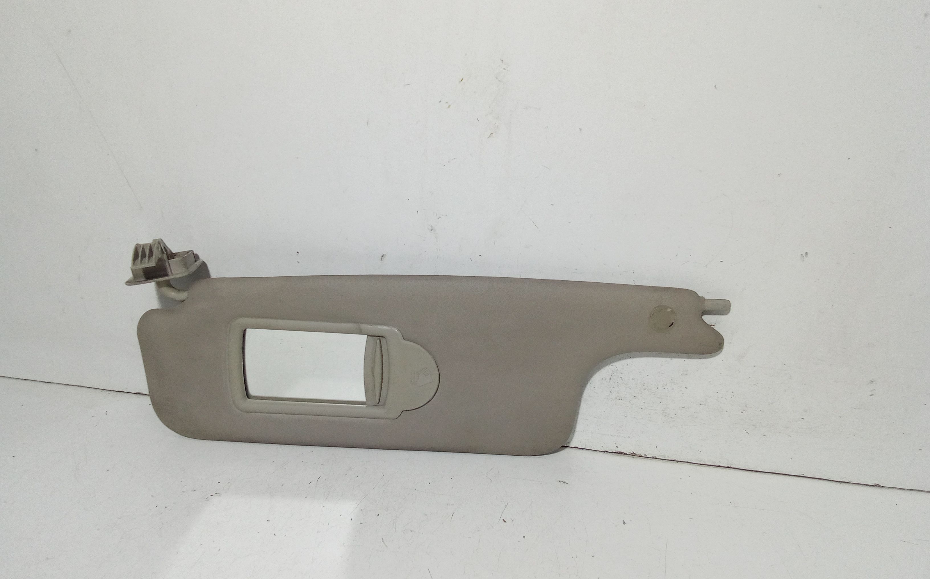 Aletta Parasole Parabrezza Sinistro 8200246823 Usato