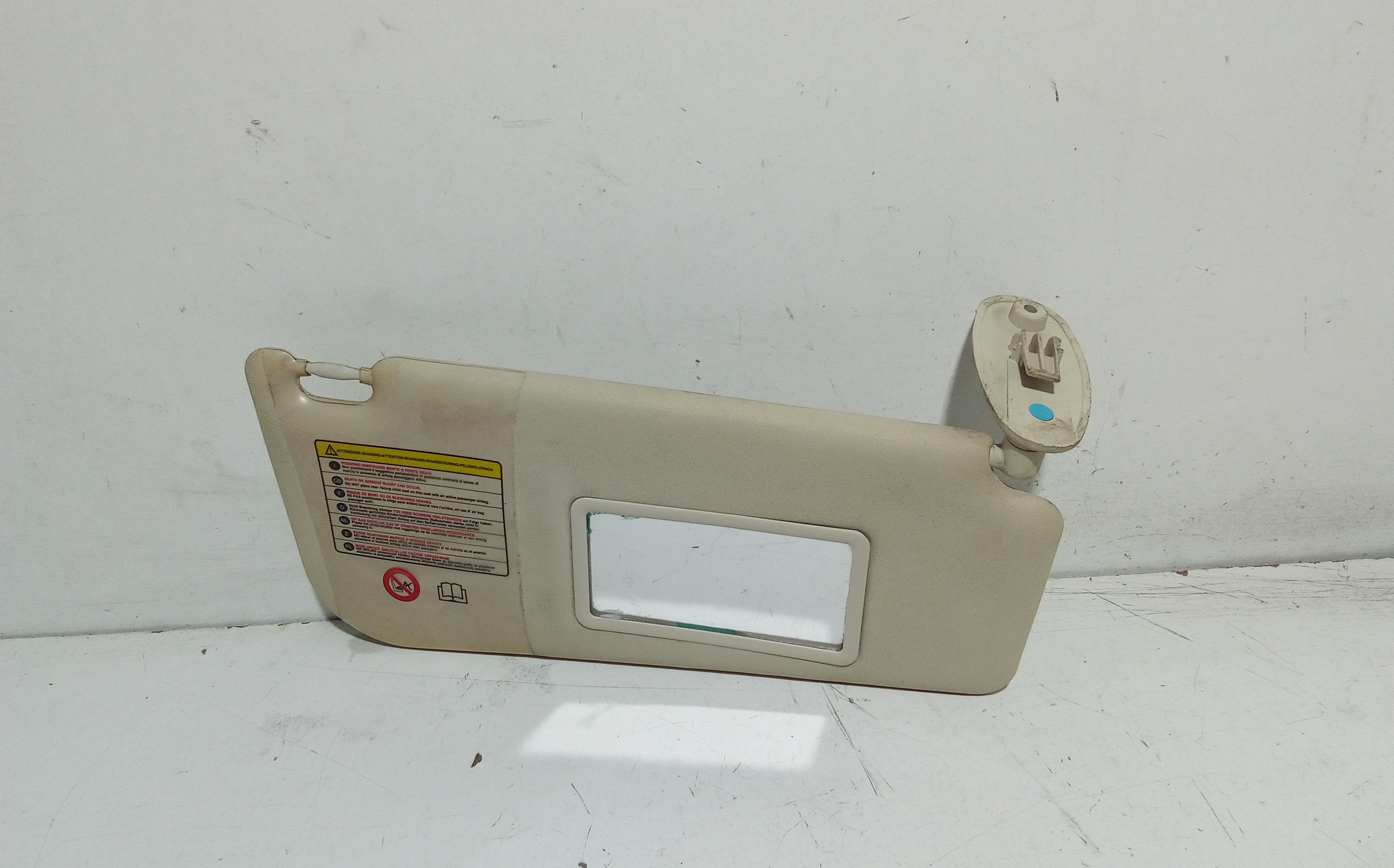 Aletta Parasole Parabrezza Destro 735411165 Usato