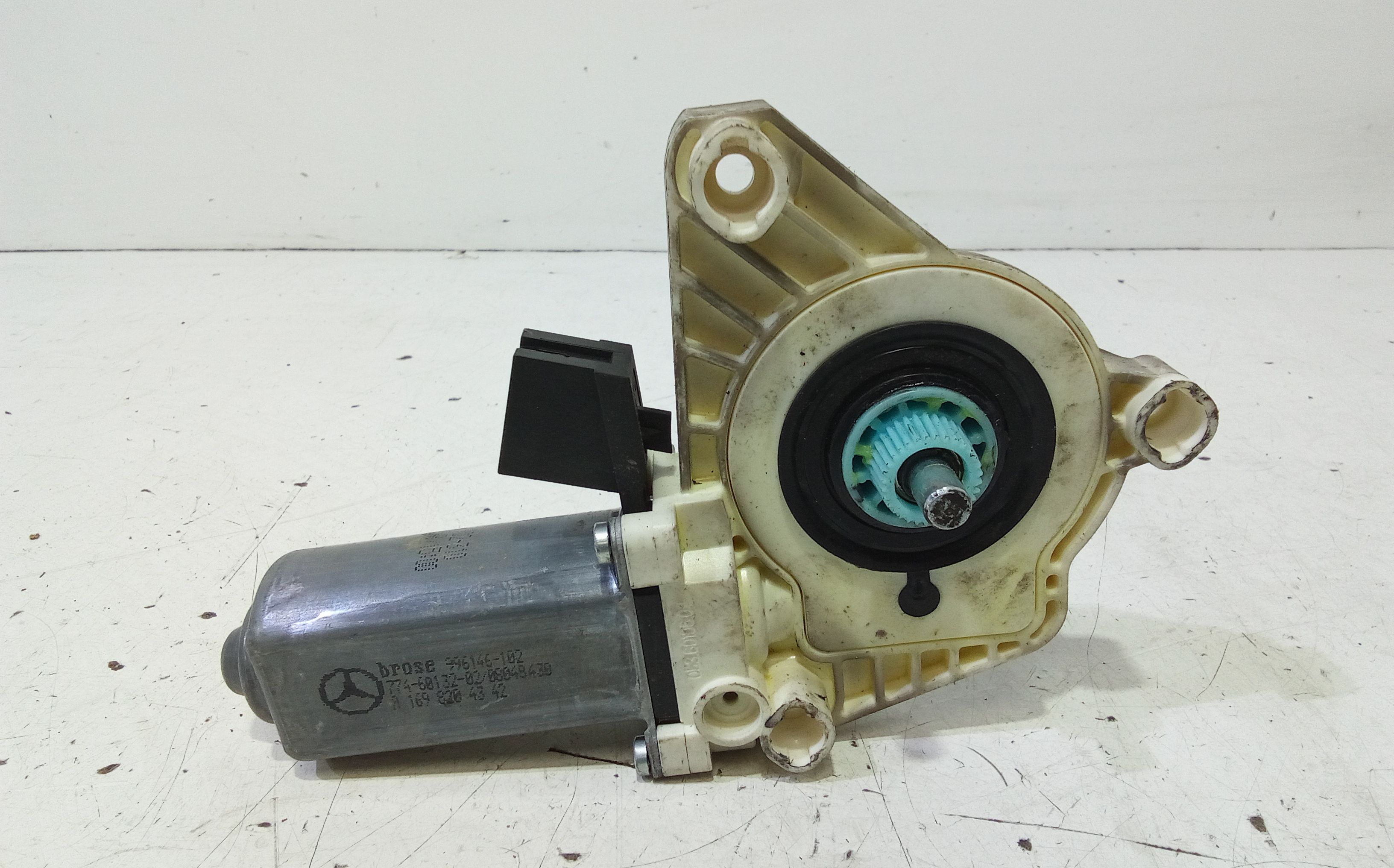 Motorino Alzacristallo Porta Ant. Destro A1698201642 Usato