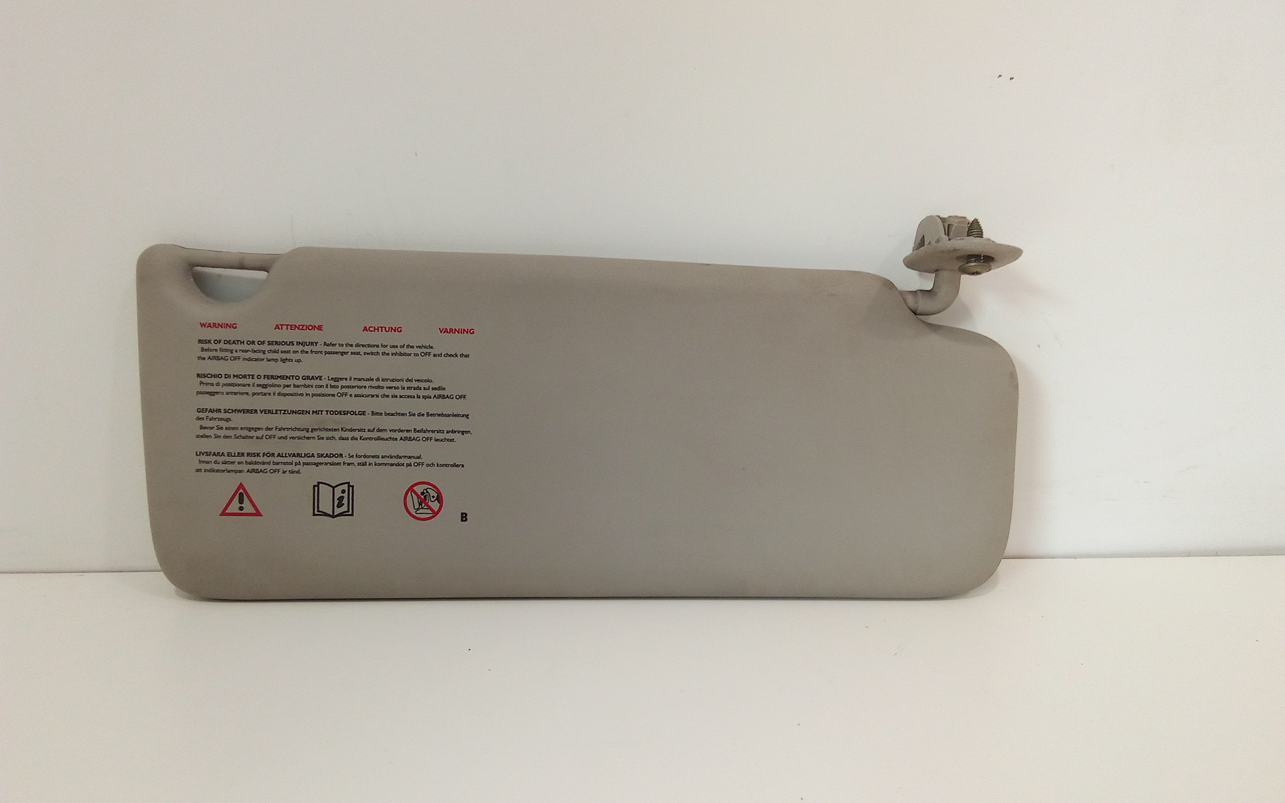 Aletta Parasole Parabrezza Destro 8200809473 Usato