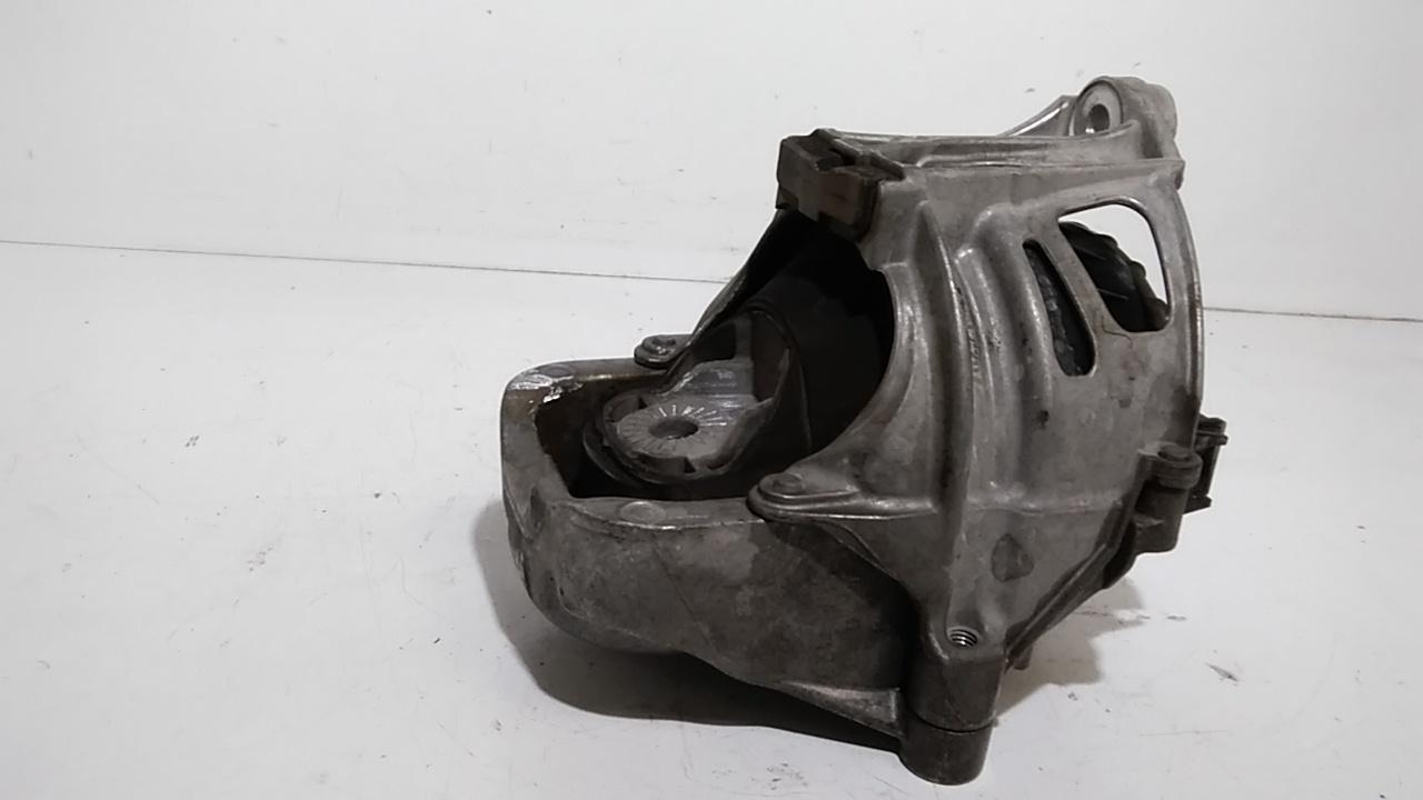 Piastra Alloggiamento Supporto Motore (Con Eventuale Bielletta O Tirante Associato) Usato