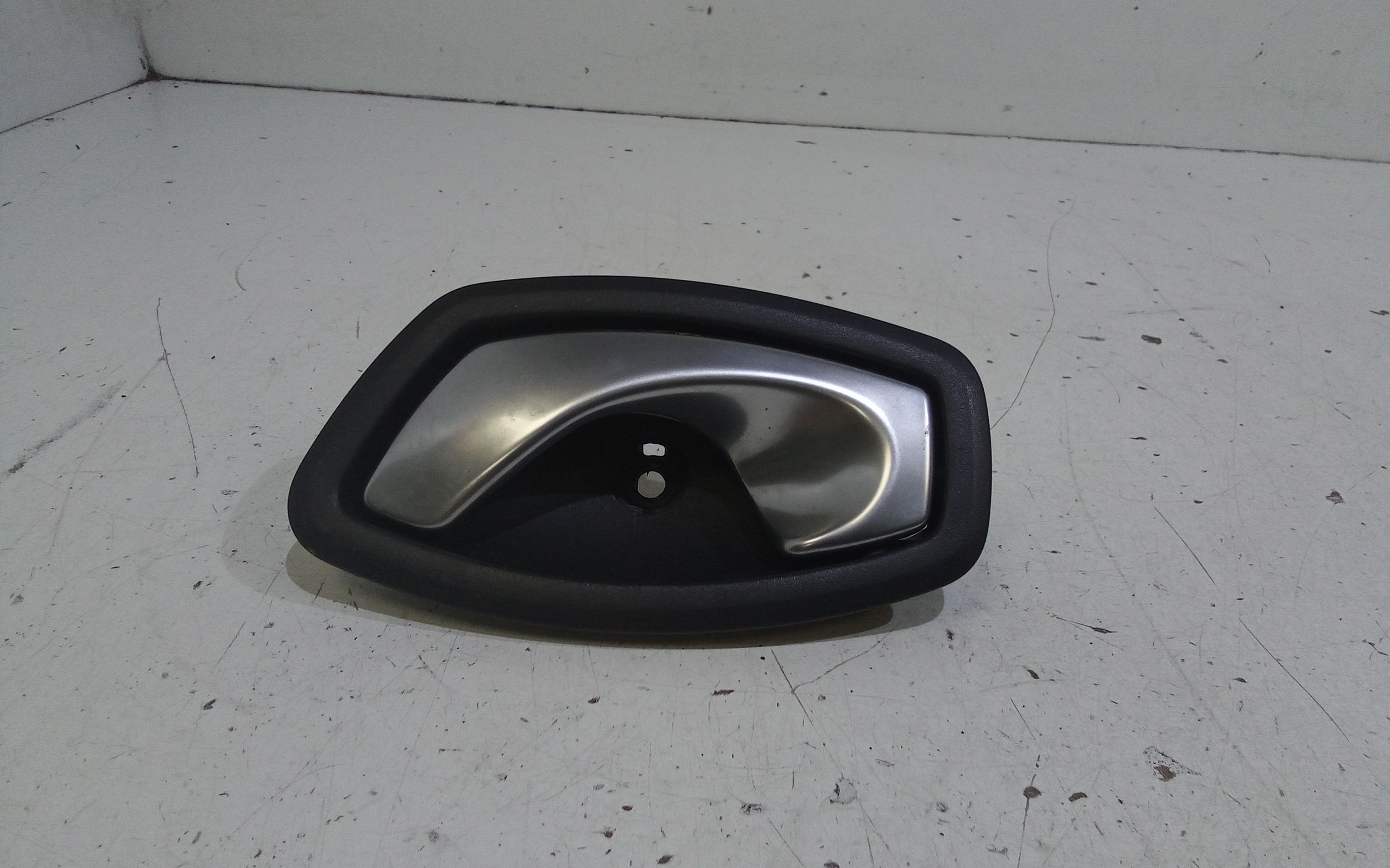 Maniglia Int. Apertura Porta Post. Sinistro 806700006R Usato