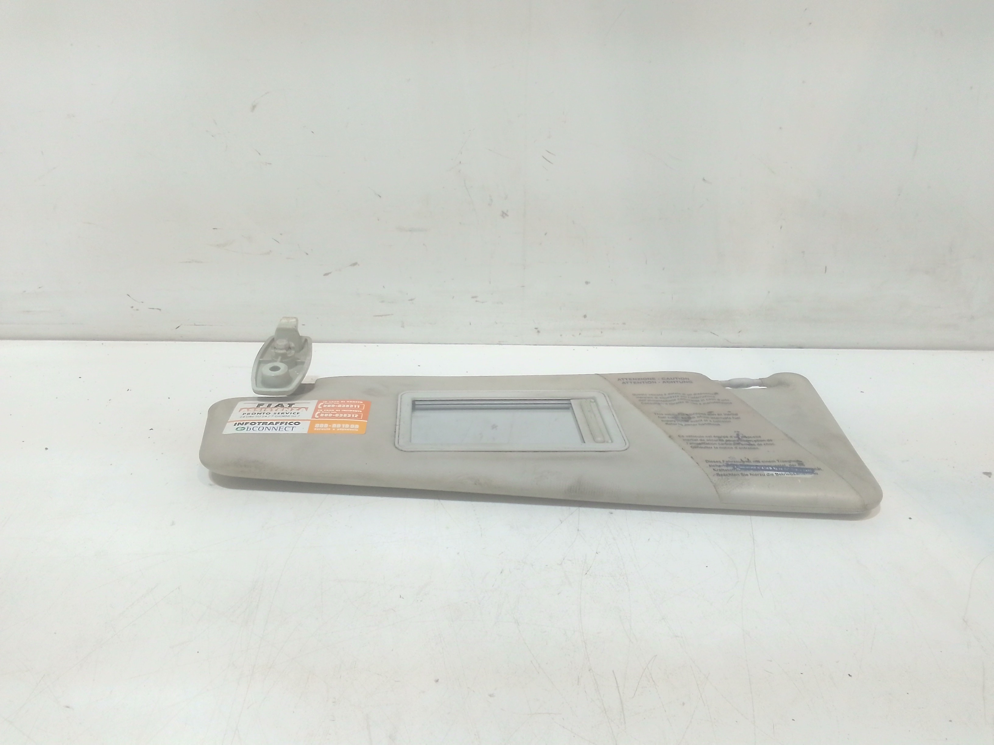 Aletta Parasole Parabrezza Sinistro 735361679 Usato