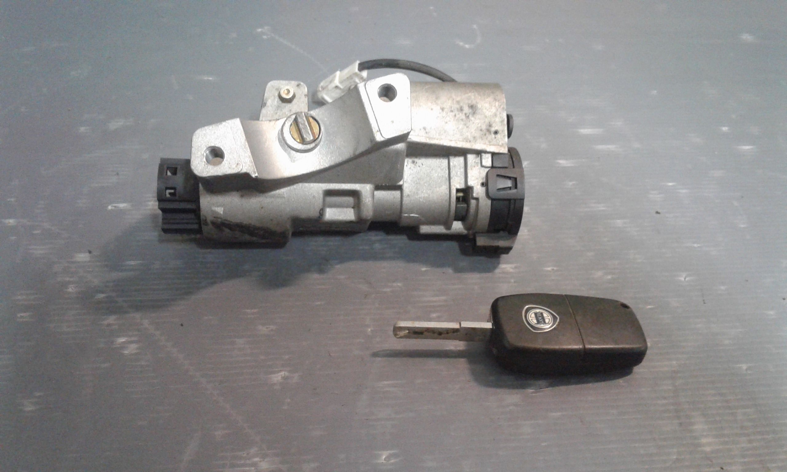 Commutatore Avviamento Con Cilindretti Serrature Usato