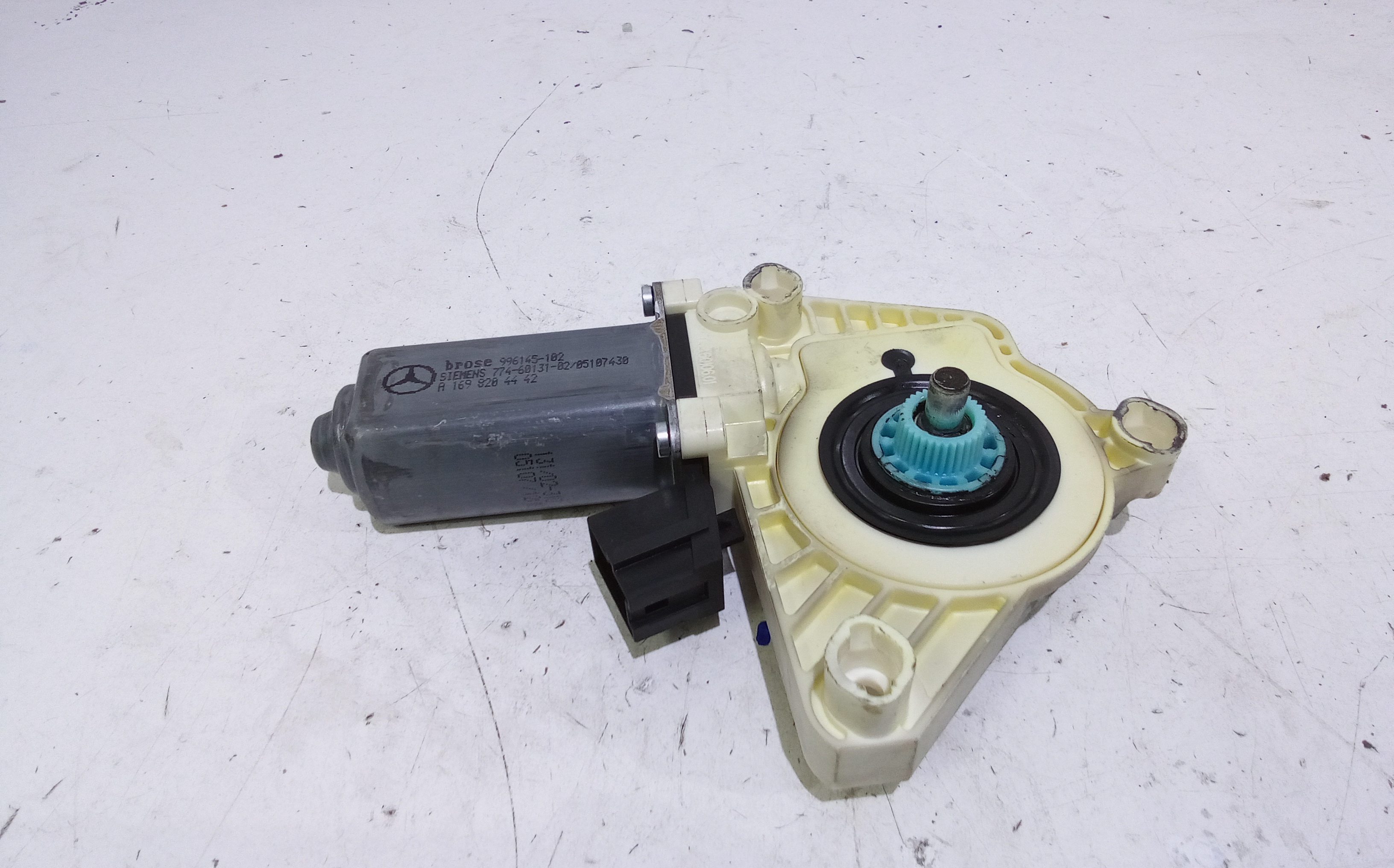 Motorino Alzacristallo Porta Ant. Destro A1698204242 Usato