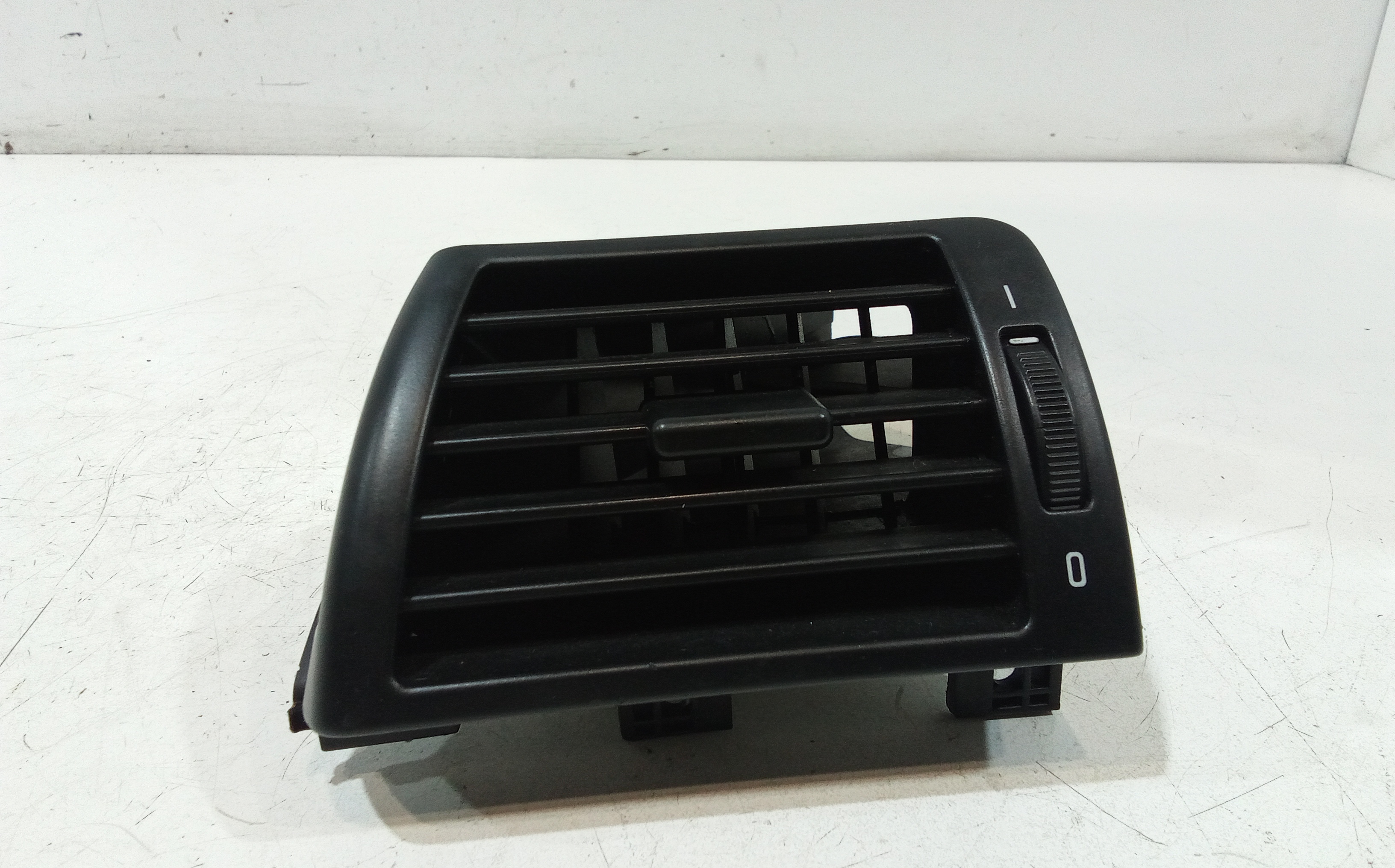 Condotto Aria Bocchette Lat. Cruscotto Sinistro 64228196097 Usato