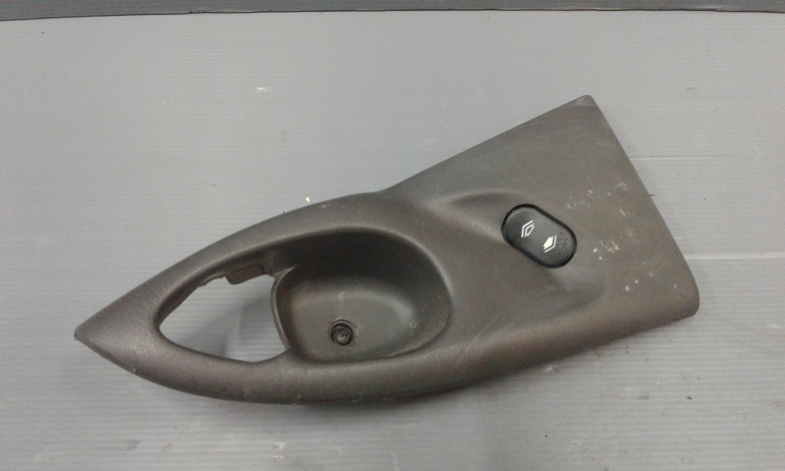 Interruttore Alzacristalli Porta Post. Destro Usato